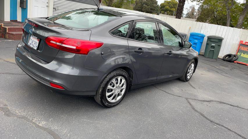 Ford Focus - Thumbnail 3