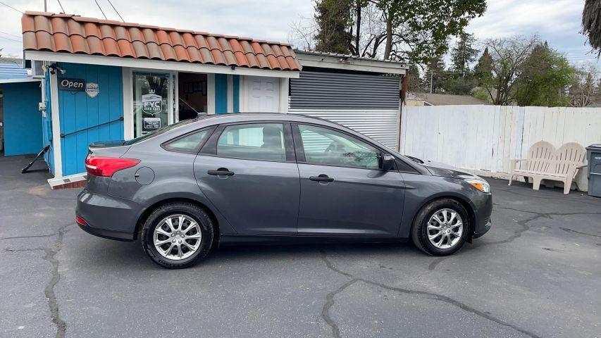 Ford Focus - Thumbnail 4