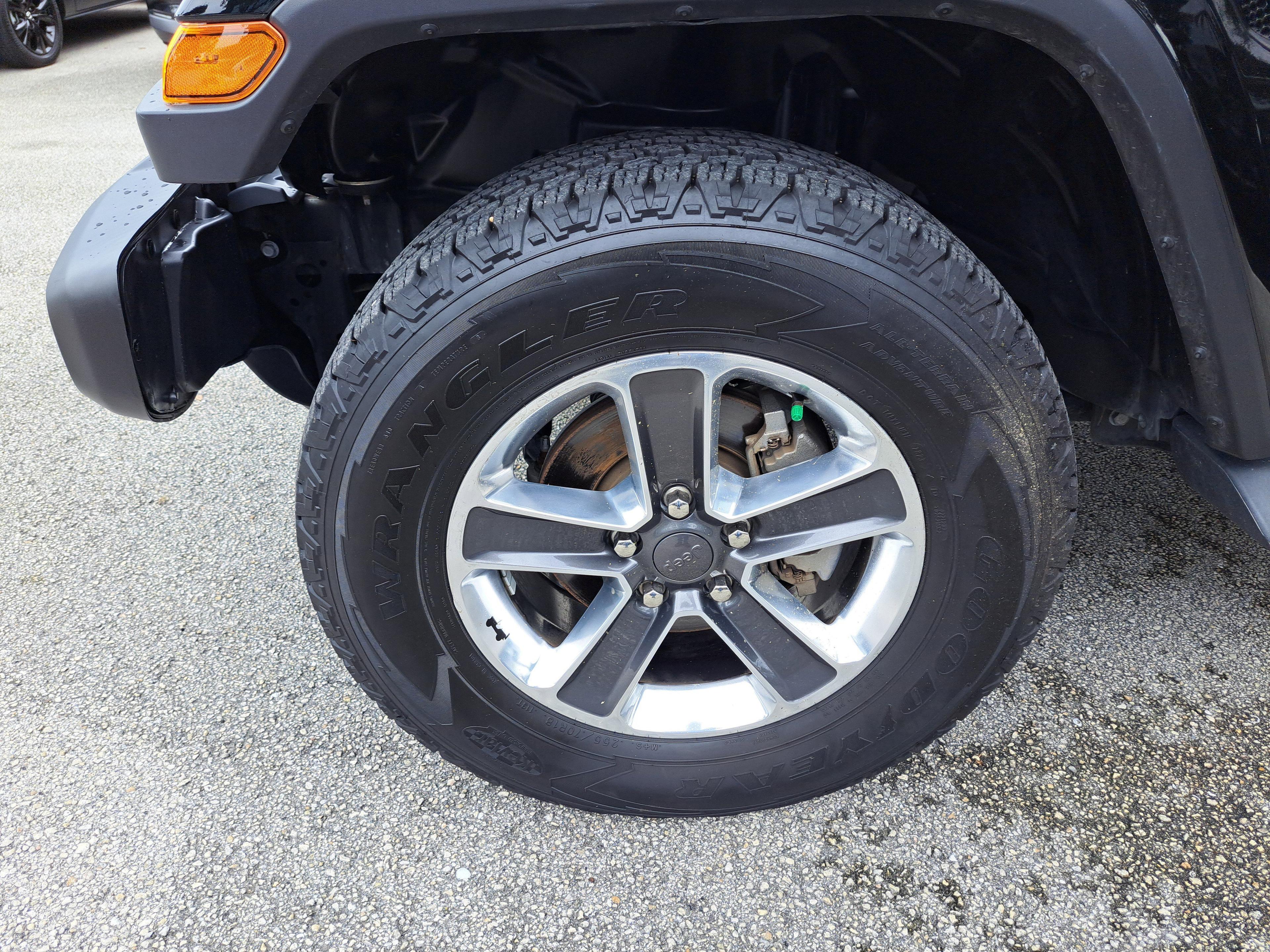 Jeep Wrangler Unlimited Sahara - Thumbnail 18