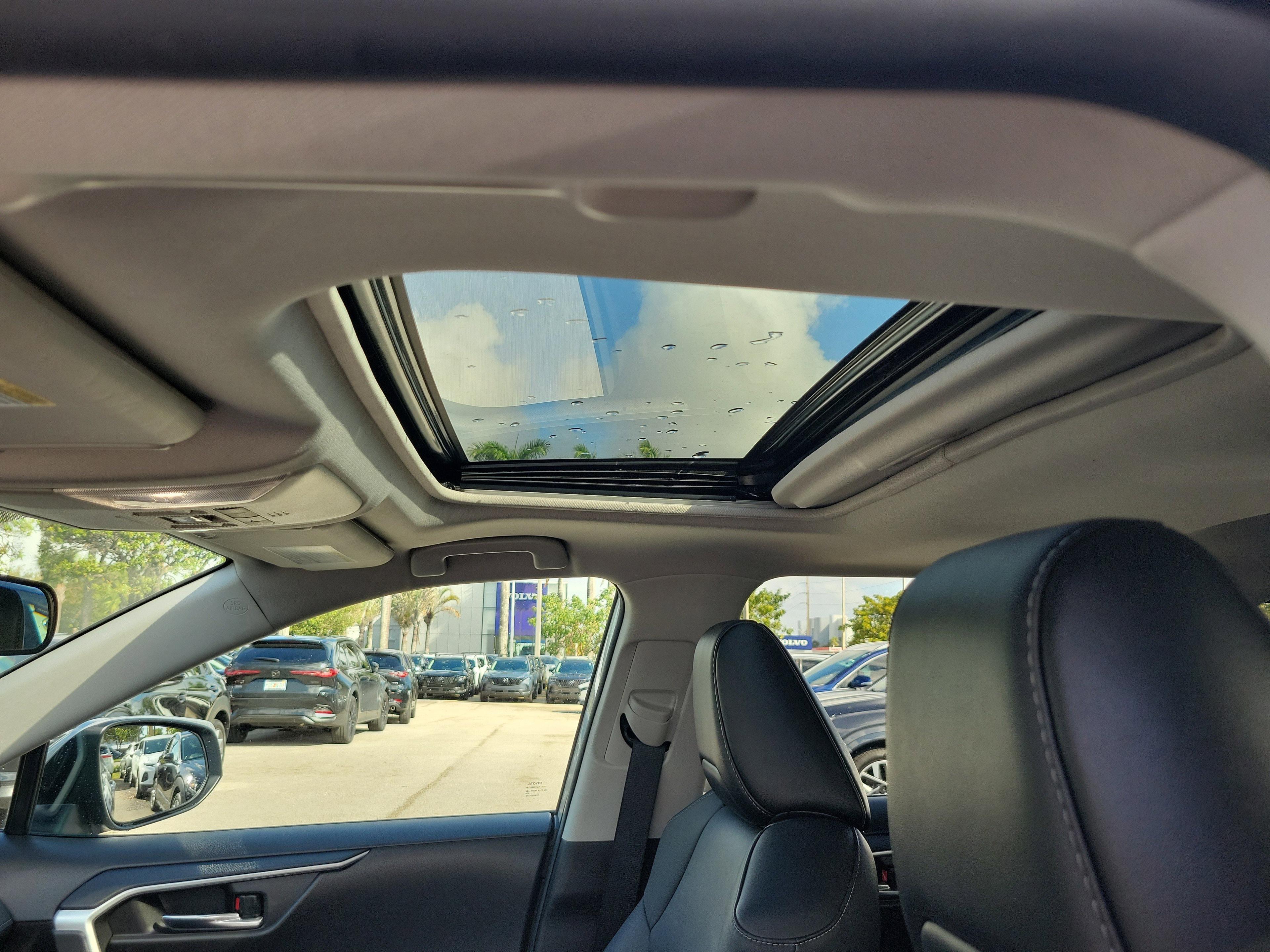 Toyota Rav4 Xle Premium - Thumbnail 18