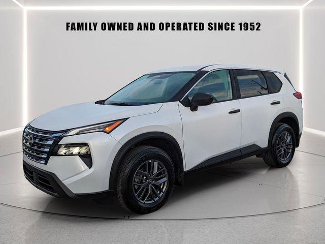 Nissan Rogue S - Thumbnail 3