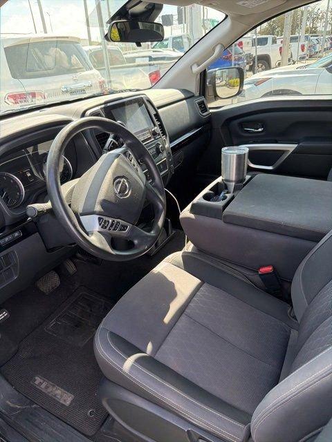 Nissan Titan Sv - Thumbnail 4