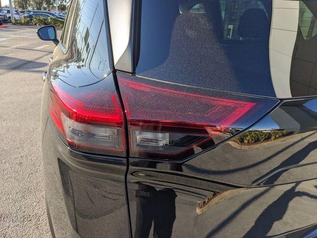 Nissan Rogue S - Thumbnail 8