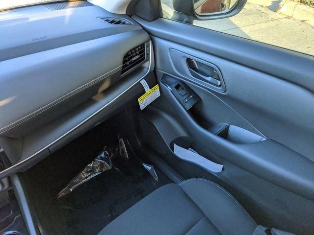 Nissan Rogue S - Thumbnail 12