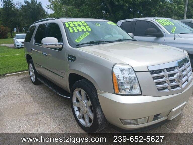 Cadillac Escalade Luxury - Thumbnail 2