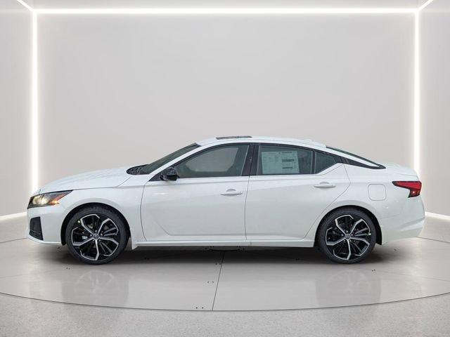 Nissan Altima Sr - Thumbnail 4