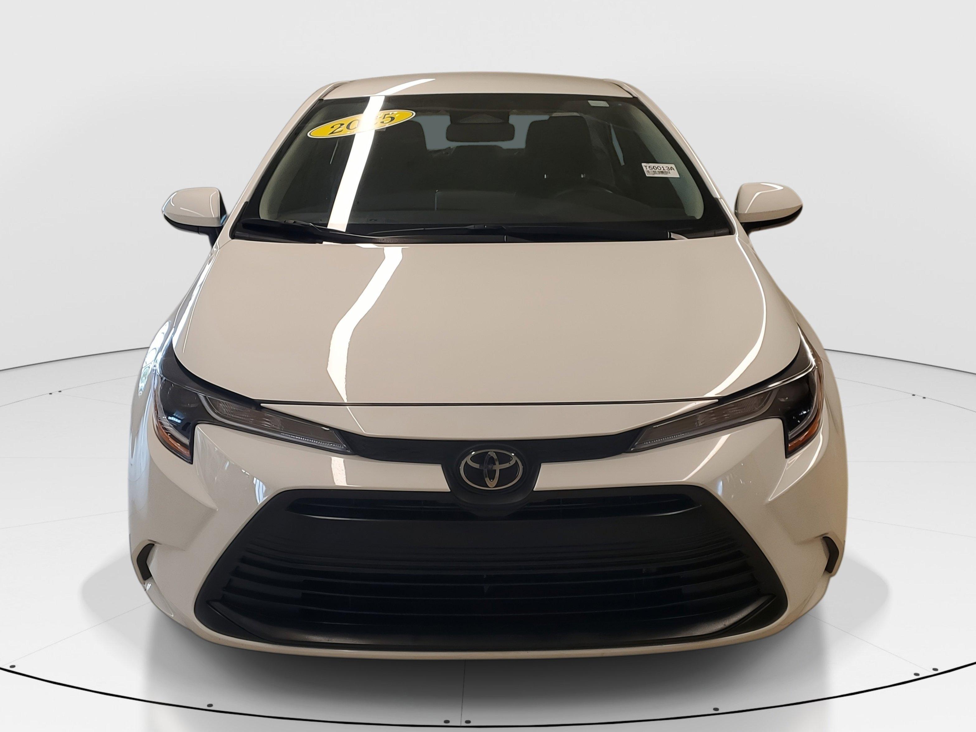Toyota Corolla Le Fwd - Thumbnail 3