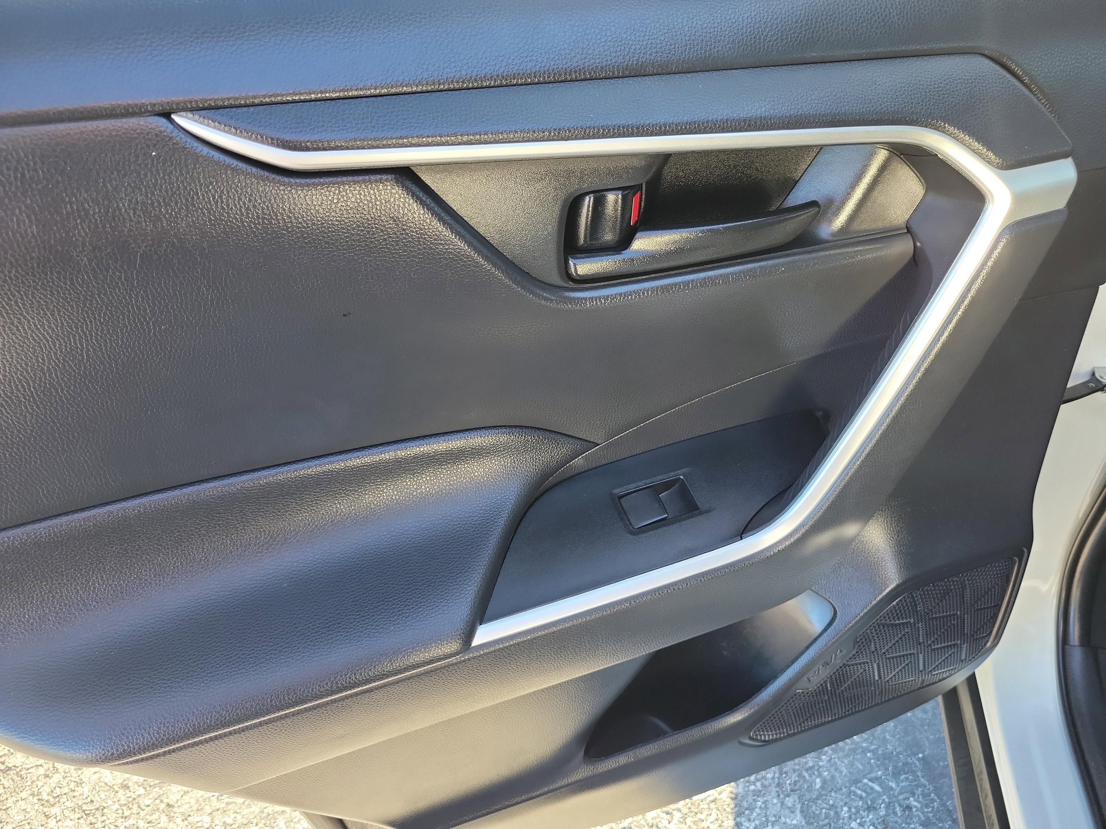 Toyota Rav4 Le Fwd - Thumbnail 11