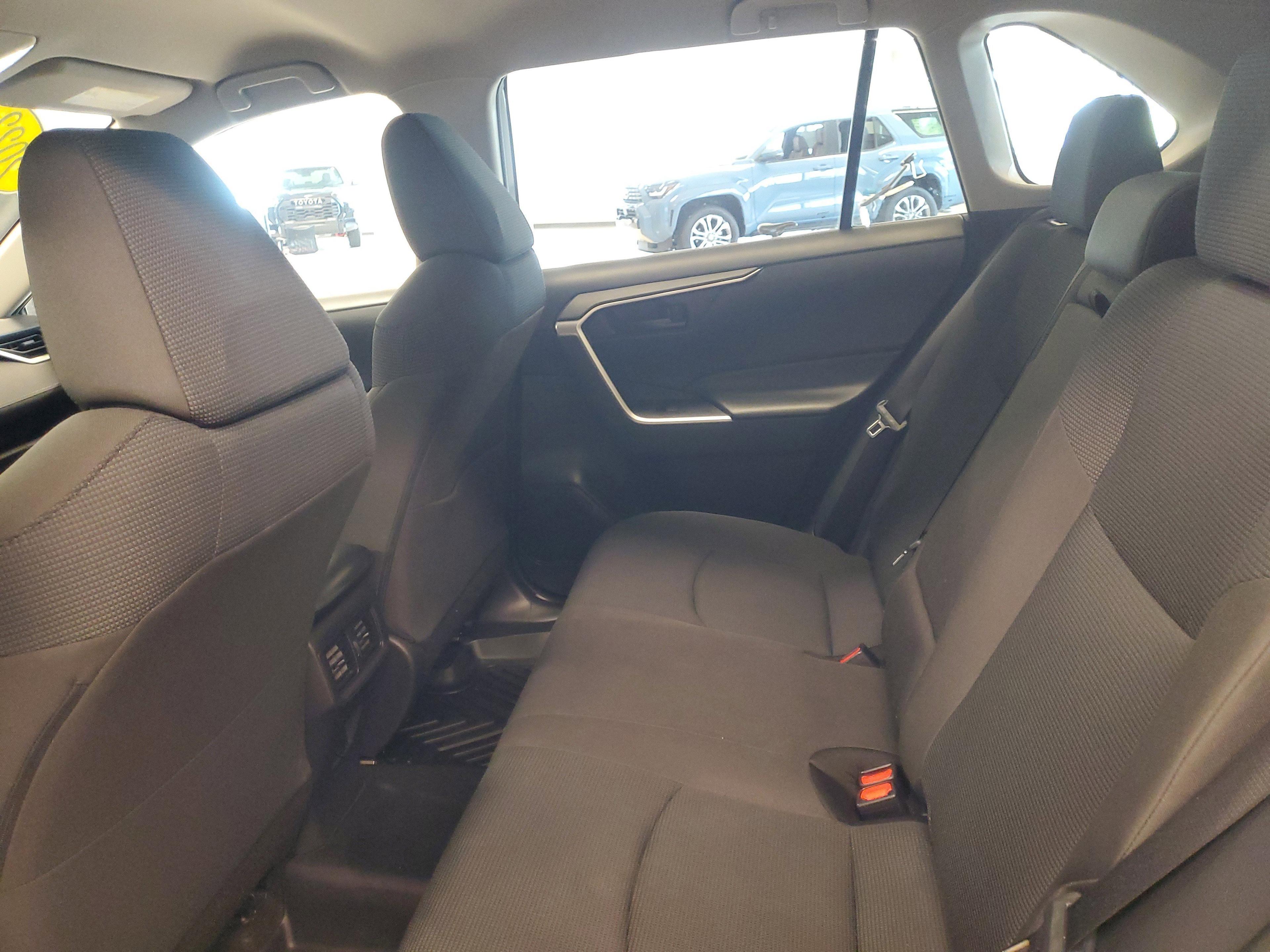 Toyota Rav4 Le Fwd - Thumbnail 11