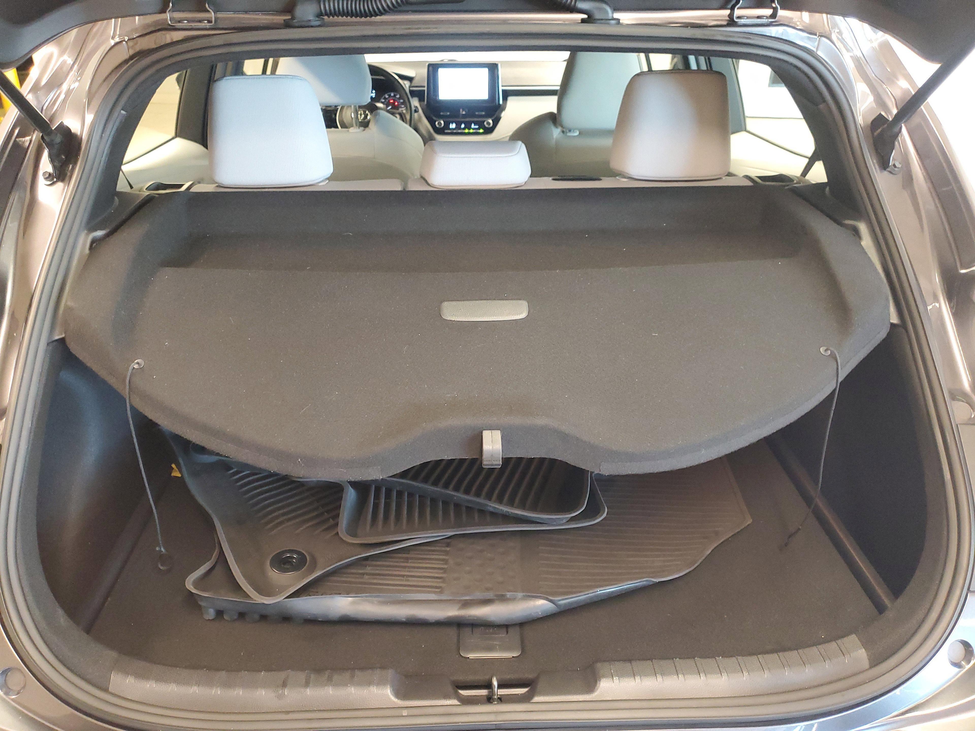 Toyota Corolla Hatchback Se Fwd - Thumbnail 9