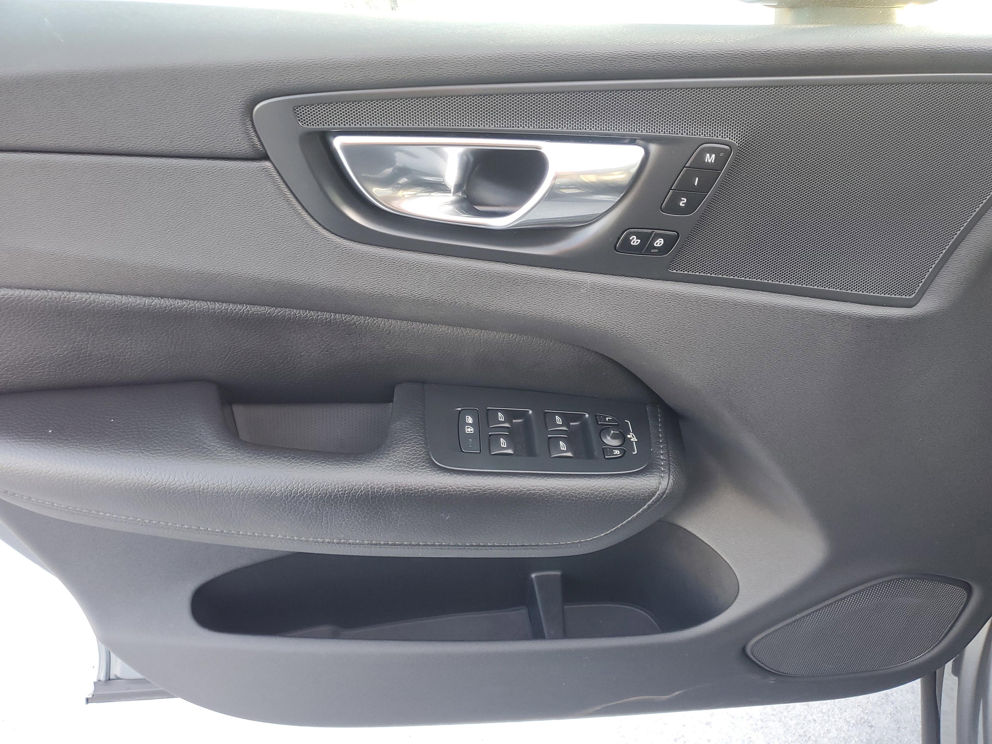 Volvo Xc60 Momentum Fwd - Thumbnail 20