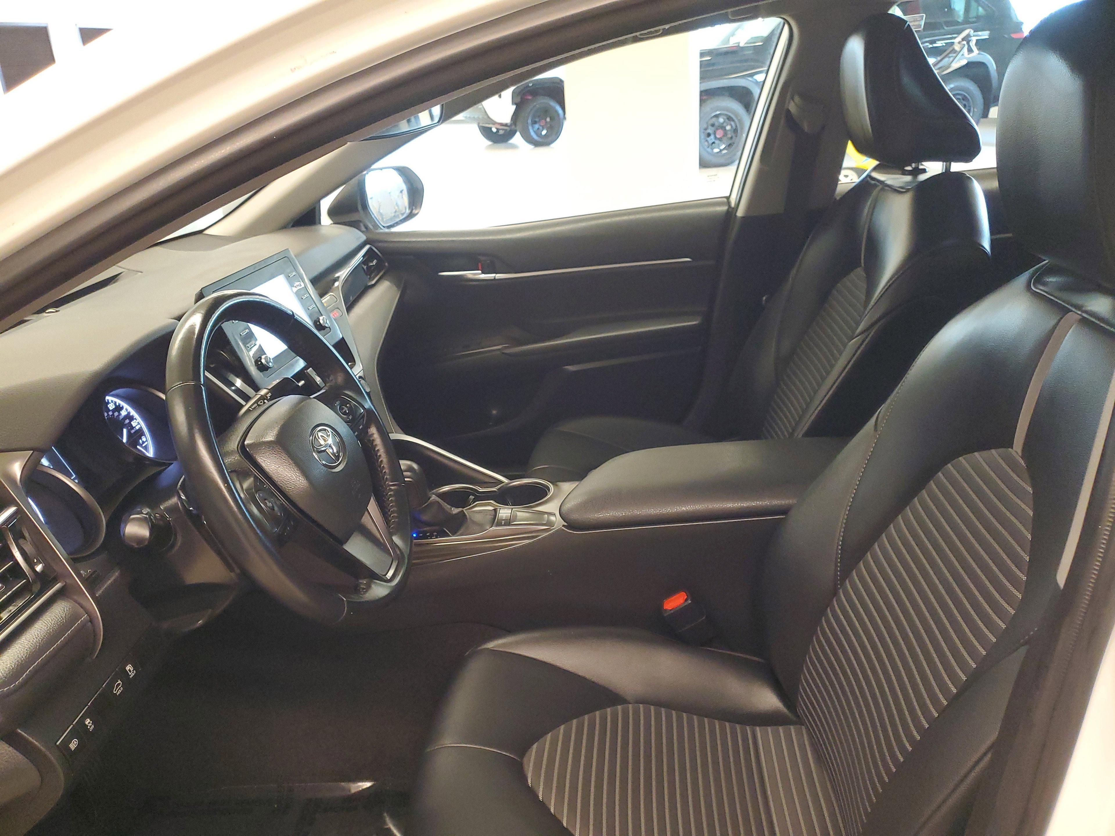 Toyota Camry Se Fwd - Thumbnail 15