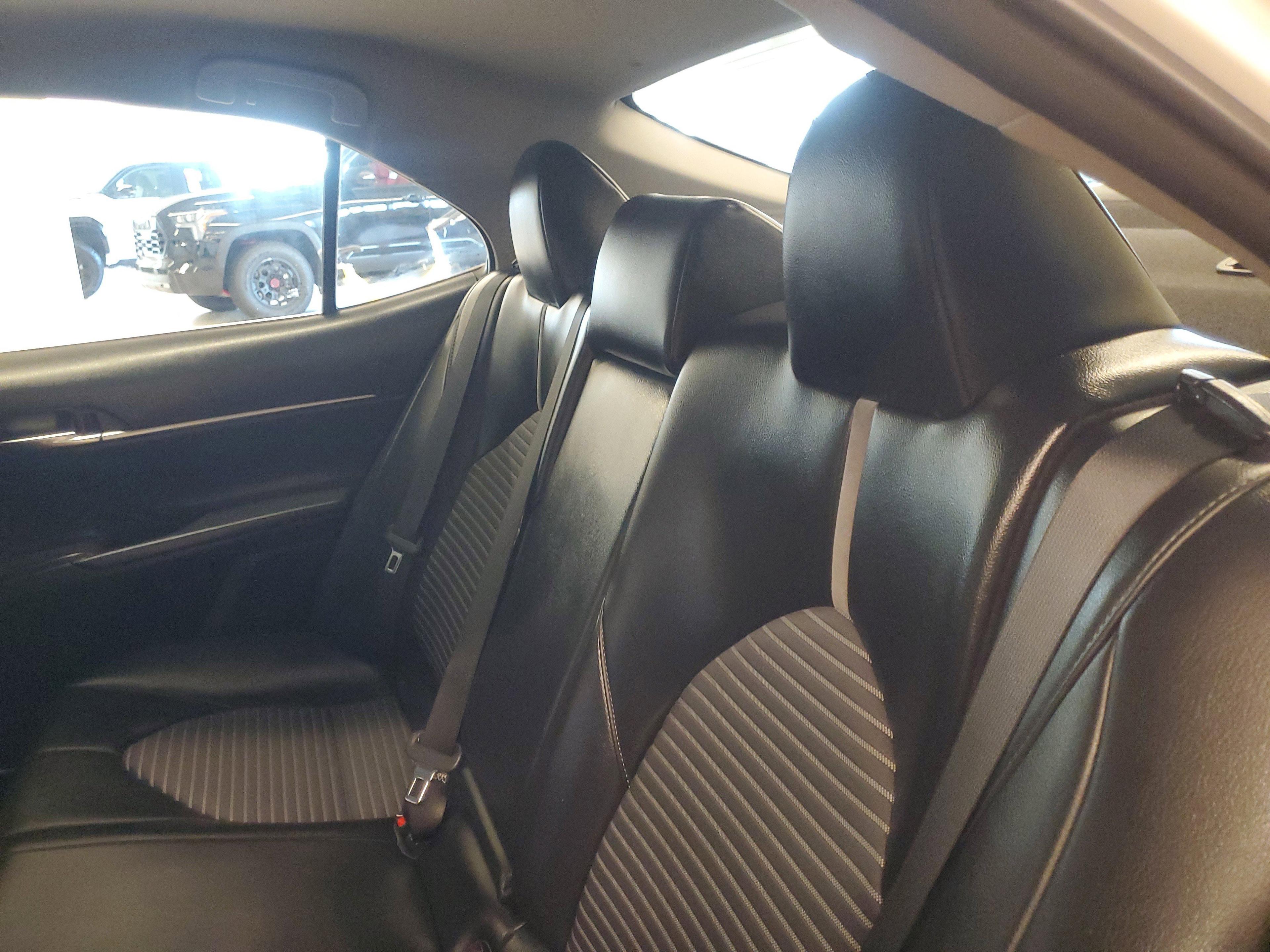 Toyota Camry Se Fwd - Thumbnail 13