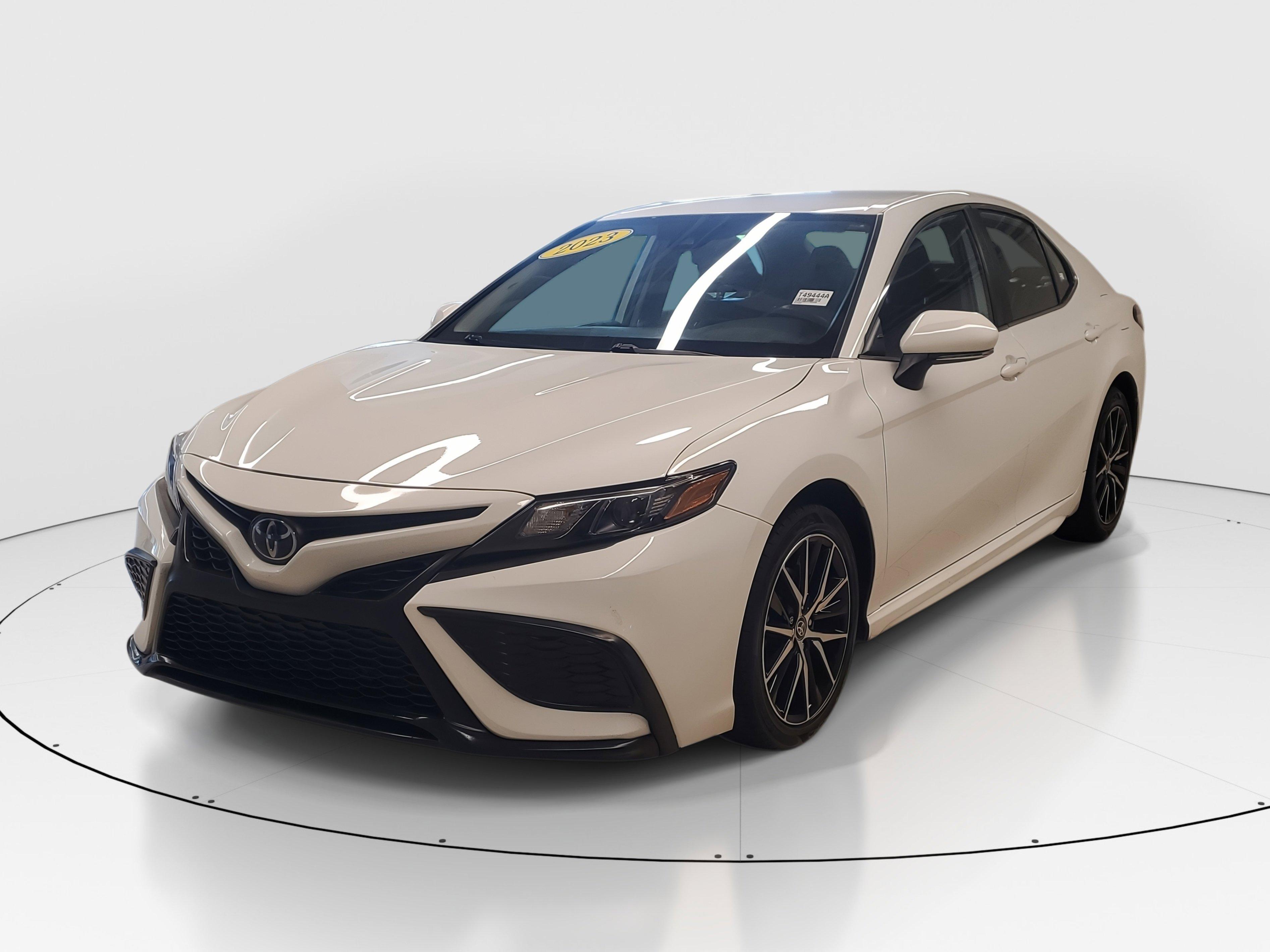 Toyota Camry Se Fwd - Thumbnail 4