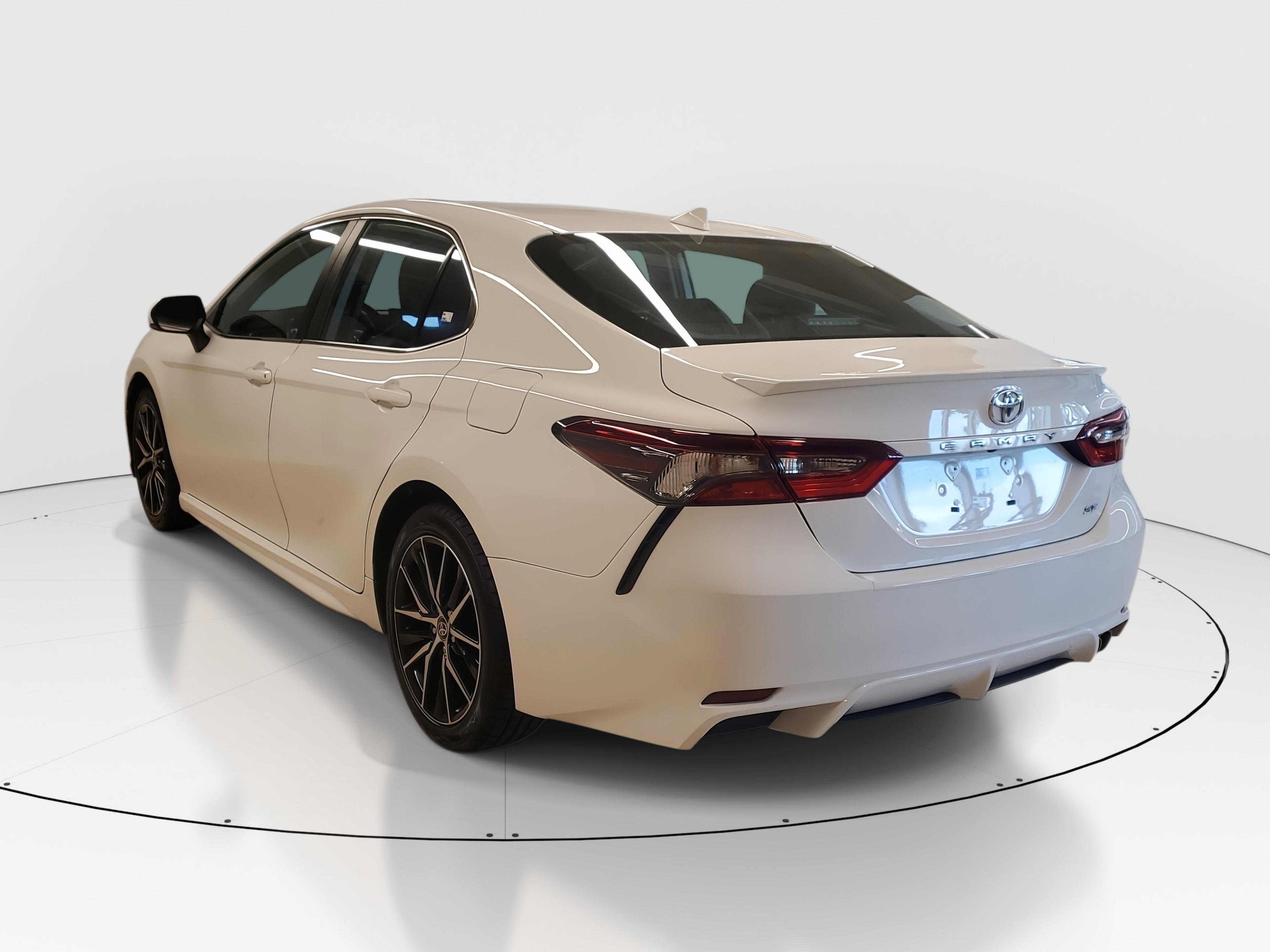 Toyota Camry Se Fwd - Thumbnail 6