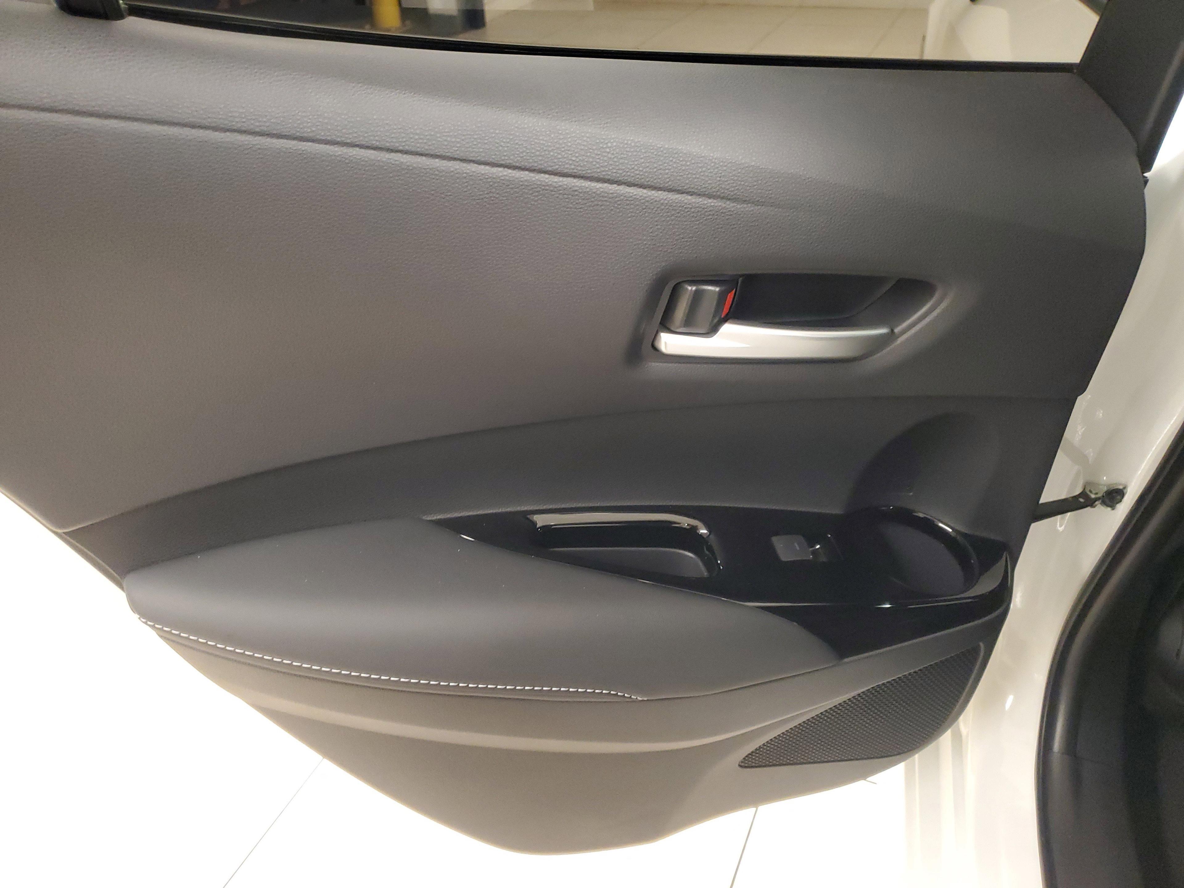 Toyota Corolla Hatchback Se Fwd - Thumbnail 13