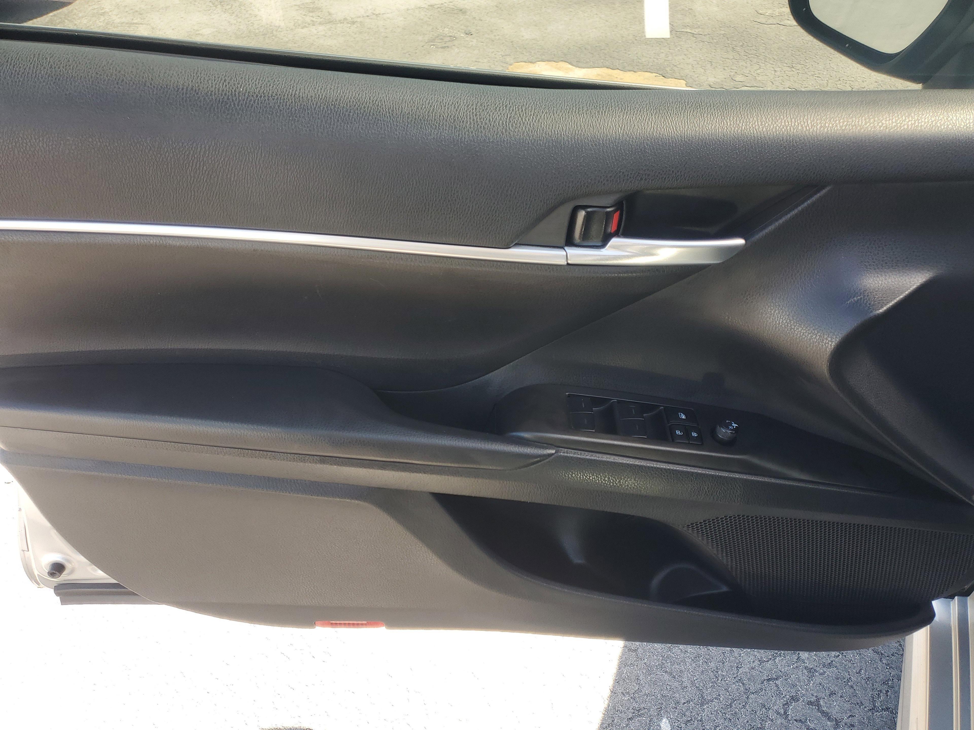 Toyota Camry Se Fwd - Thumbnail 18