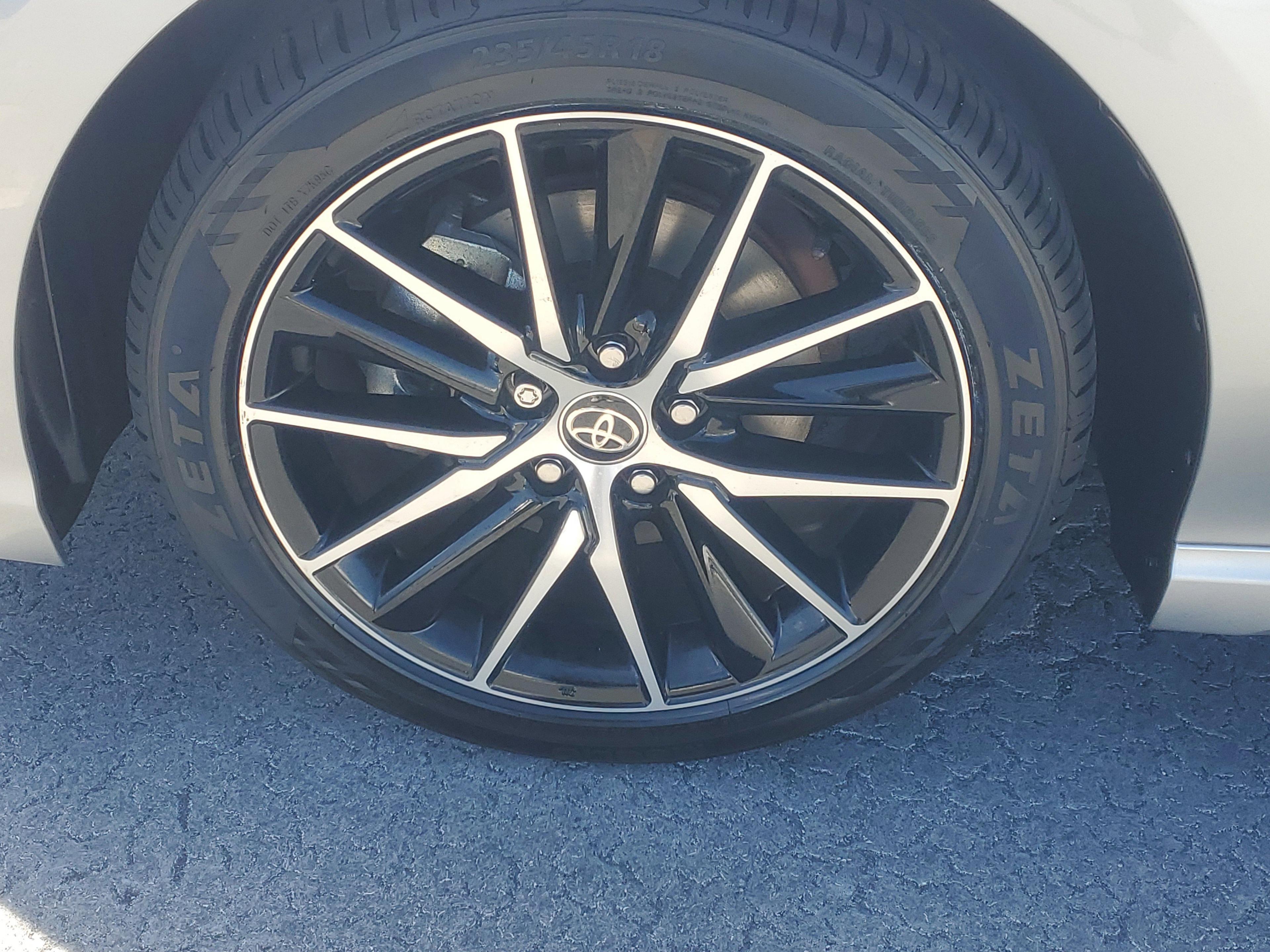 Toyota Camry Se Fwd - Thumbnail 5