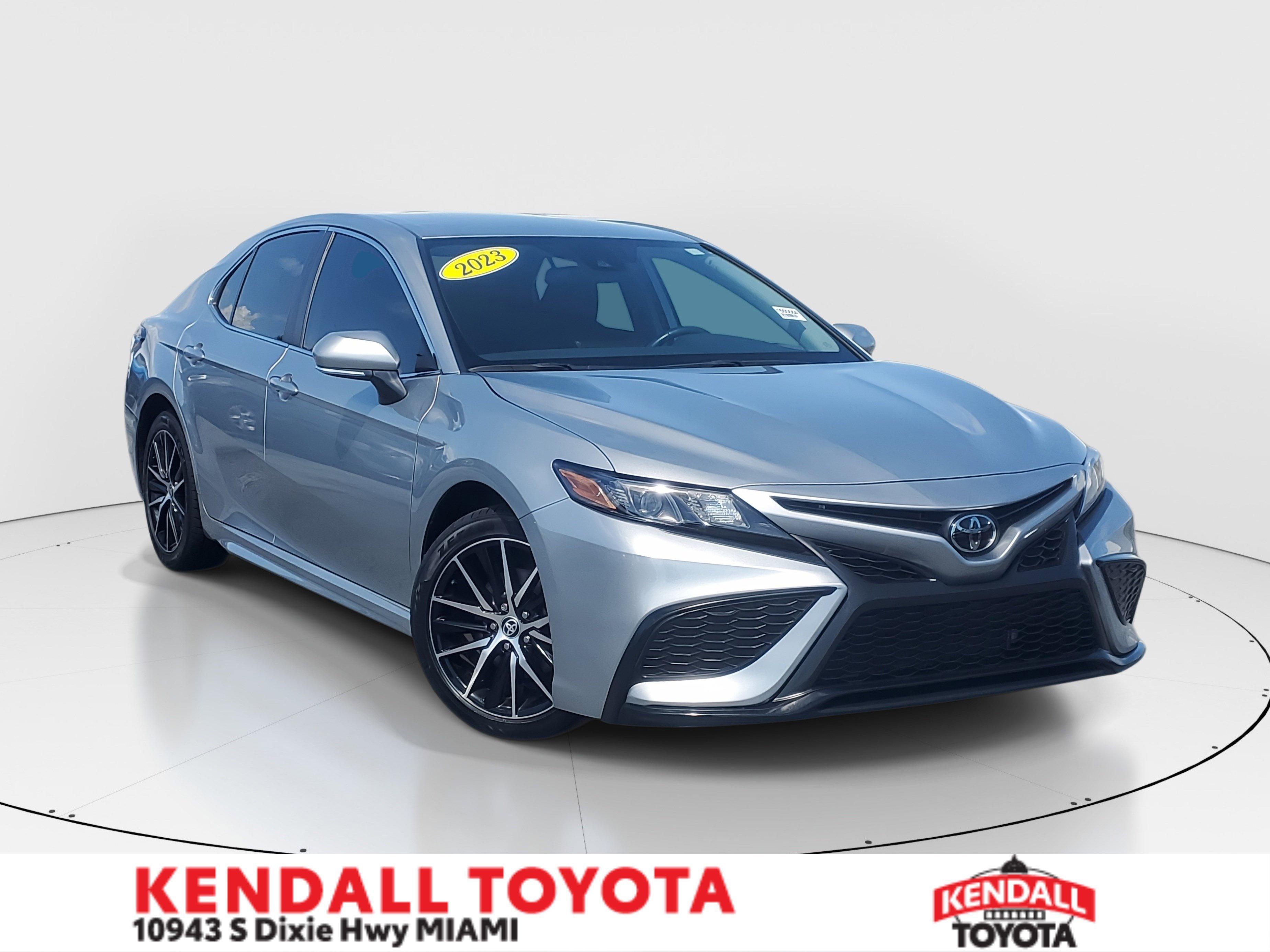 Toyota Camry Se Fwd - Thumbnail 2