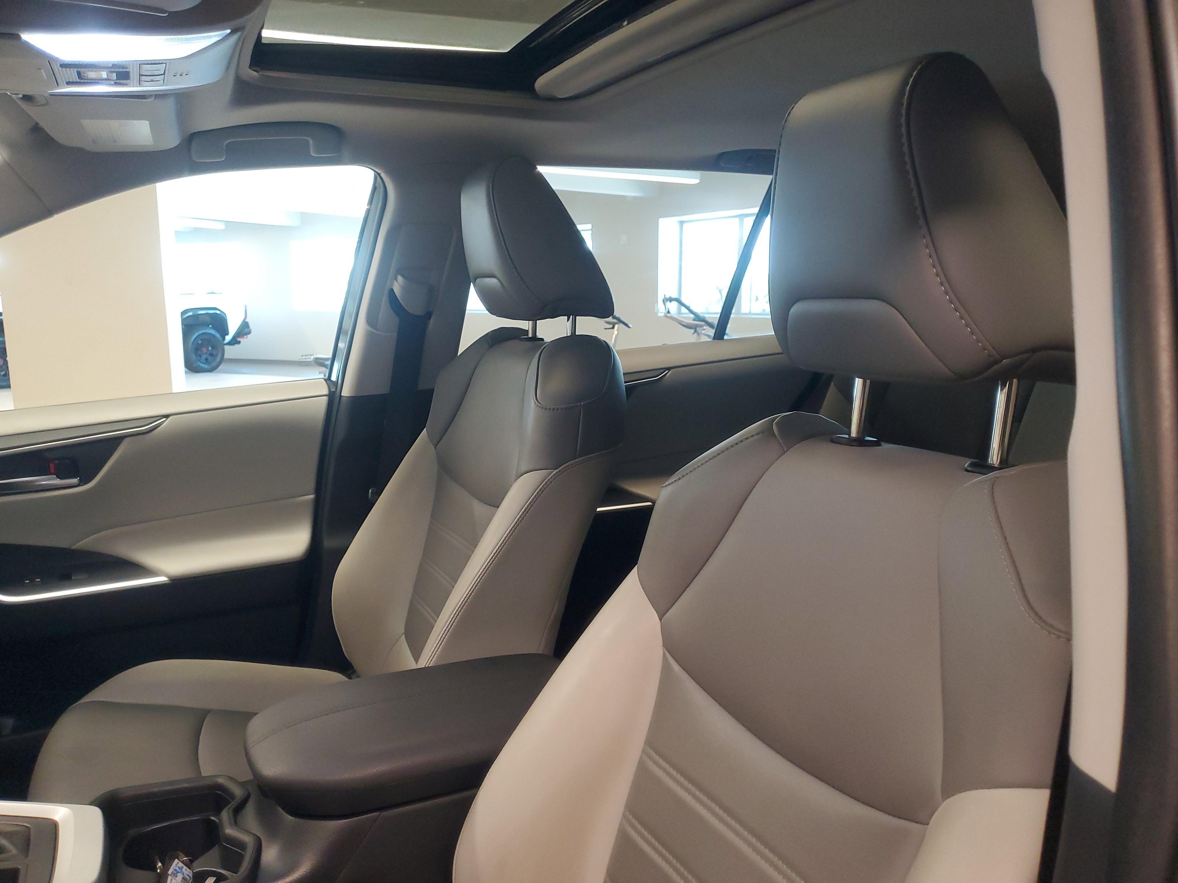 Toyota Rav4 Xle Premium Fwd - Thumbnail 17