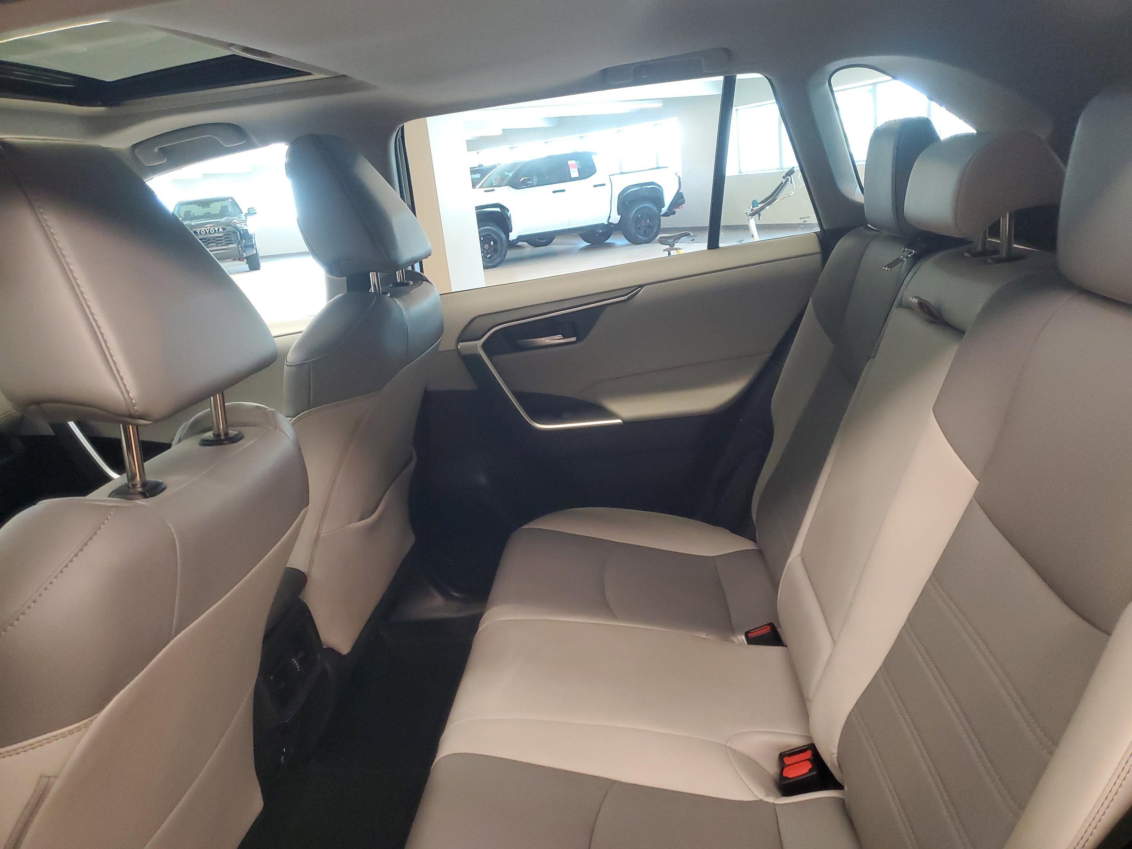 Toyota Rav4 Xle Premium Fwd - Thumbnail 12