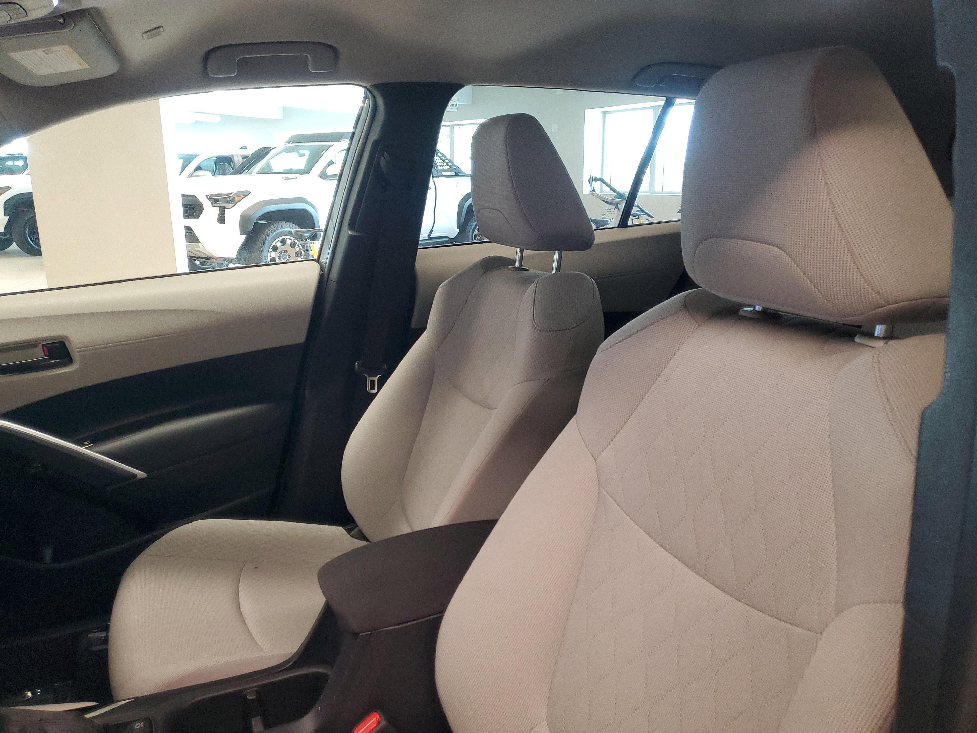 Toyota Corolla Cross Le Fwd - Thumbnail 17