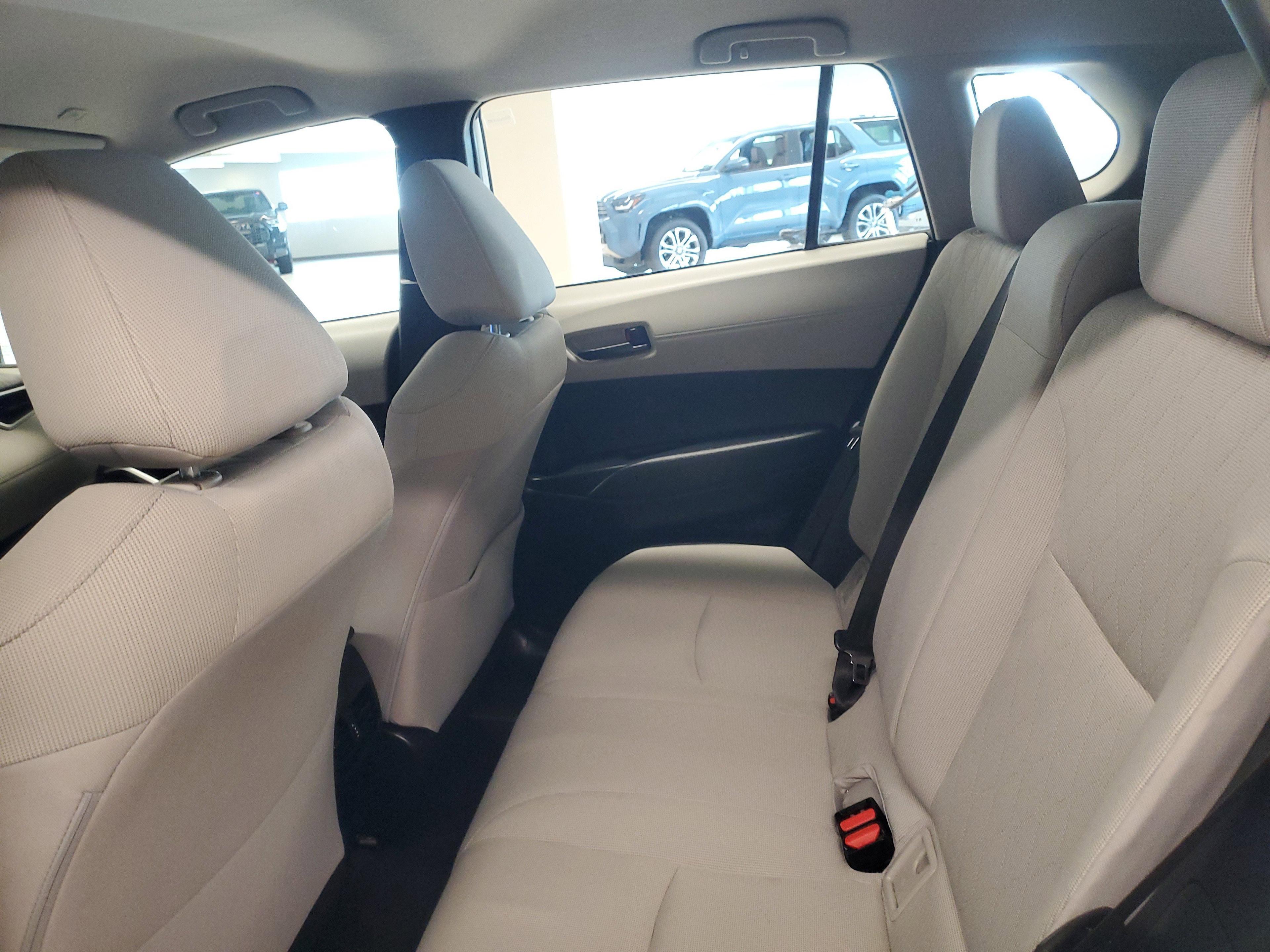 Toyota Corolla Cross L Fwd - Thumbnail 11