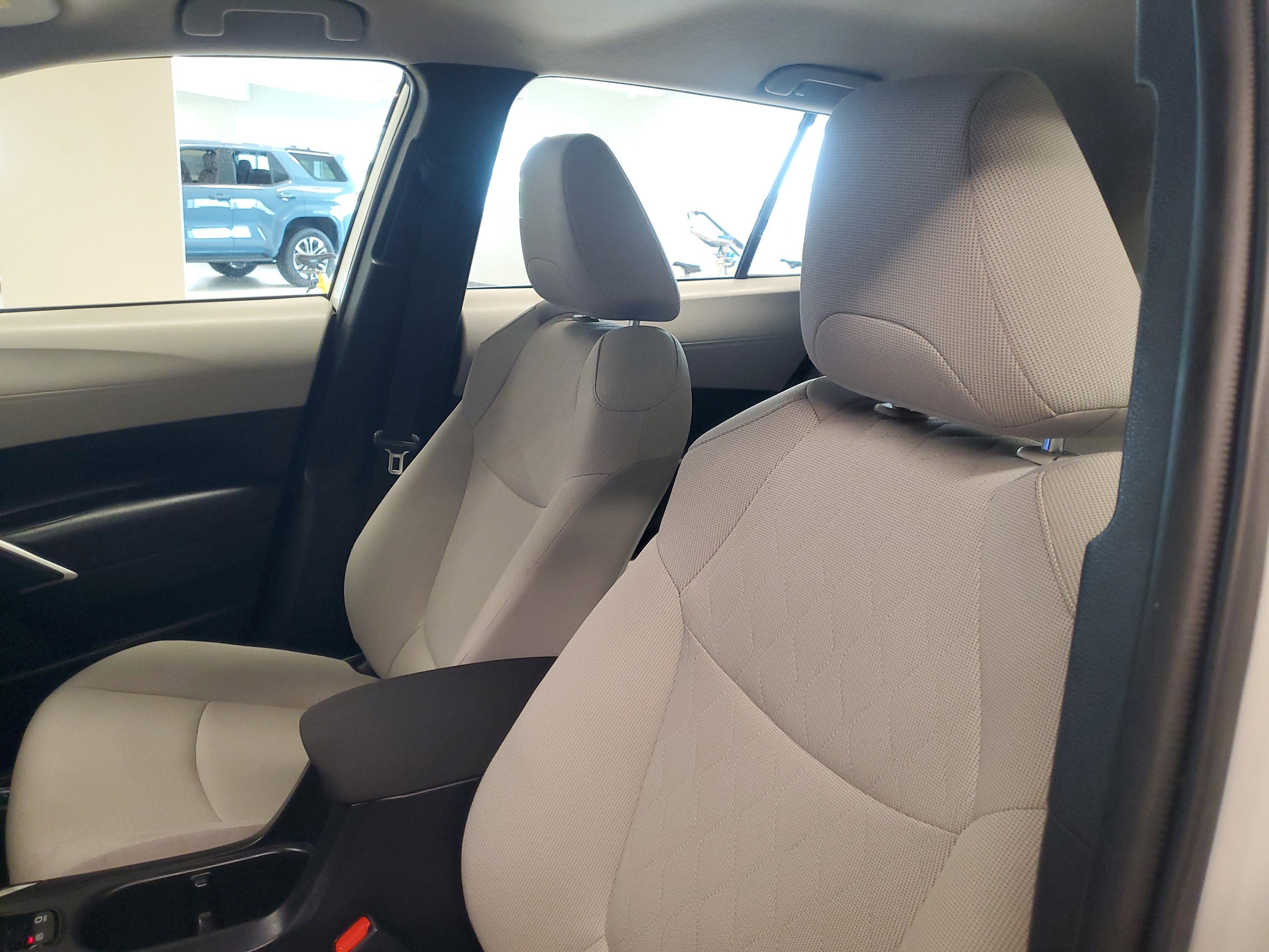 Toyota Corolla Cross L Fwd - Thumbnail 17