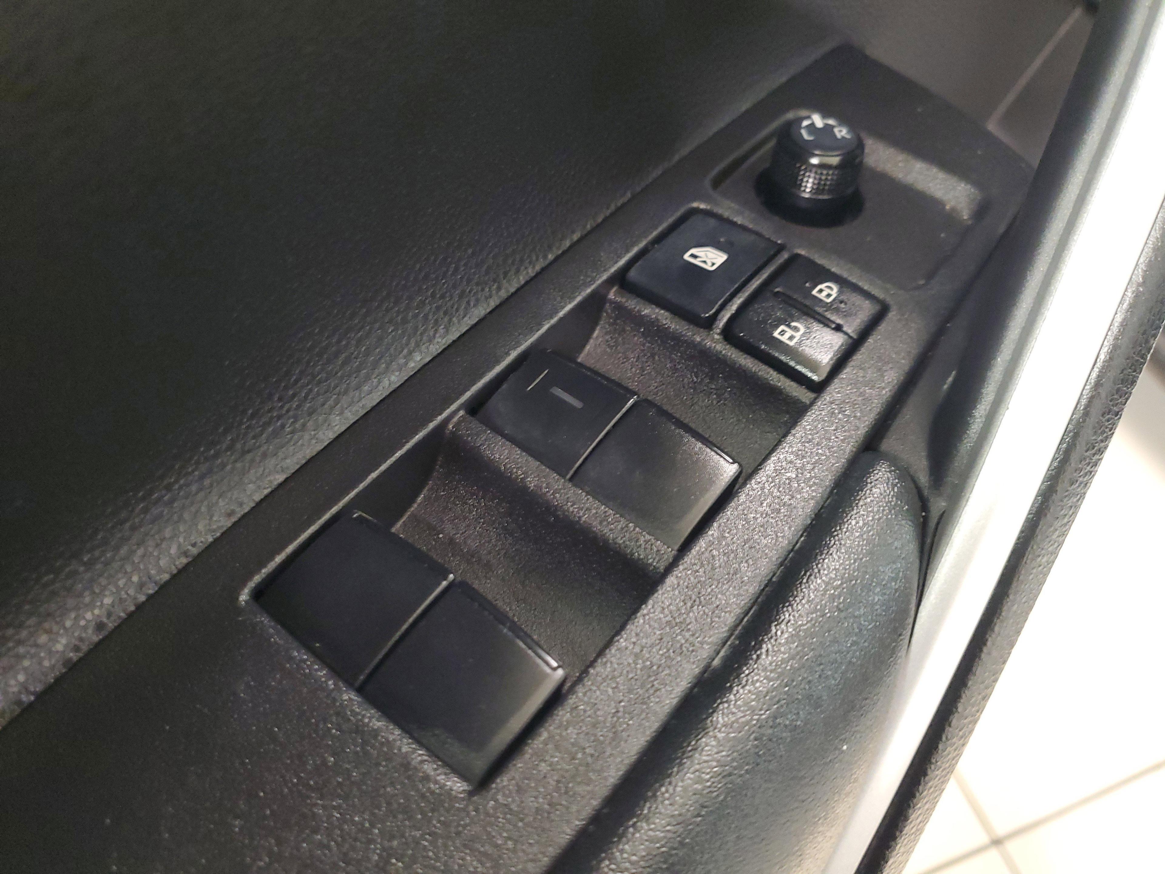 Toyota Corolla Cross L Fwd - Thumbnail 19