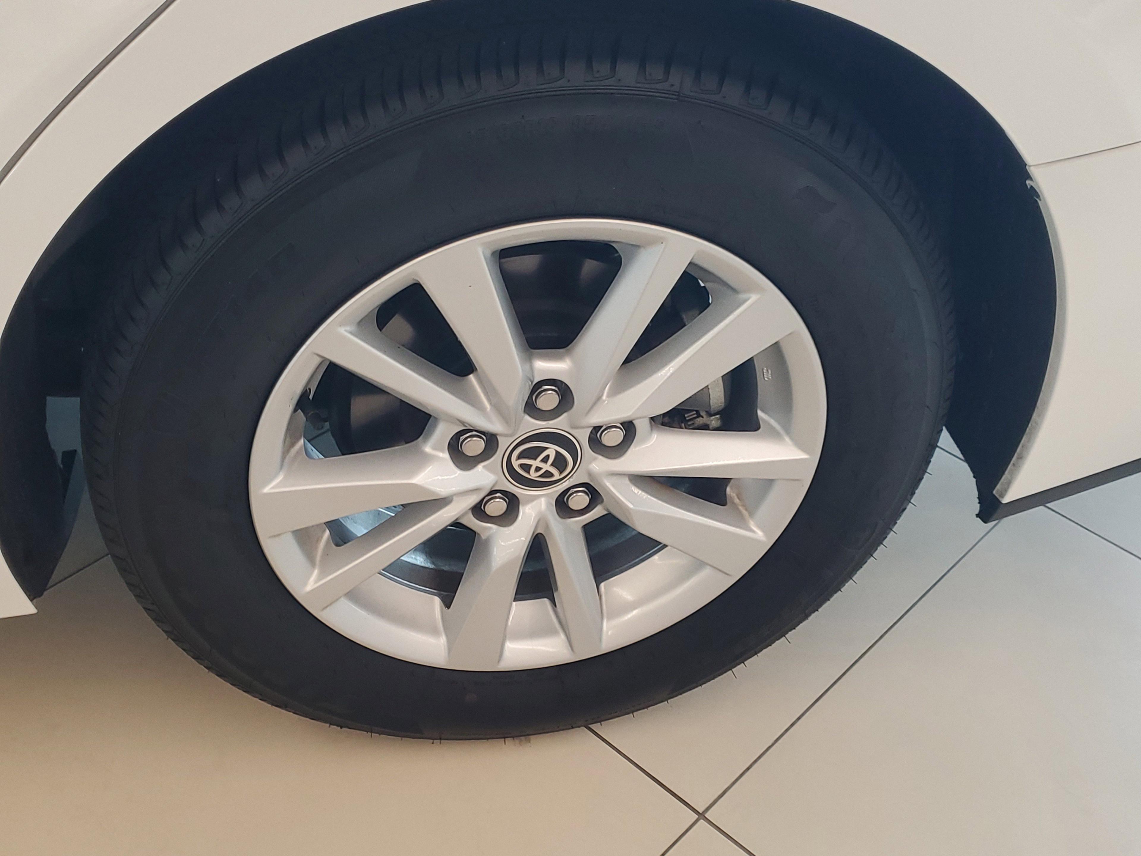 Toyota Camry Le Fwd - Thumbnail 5