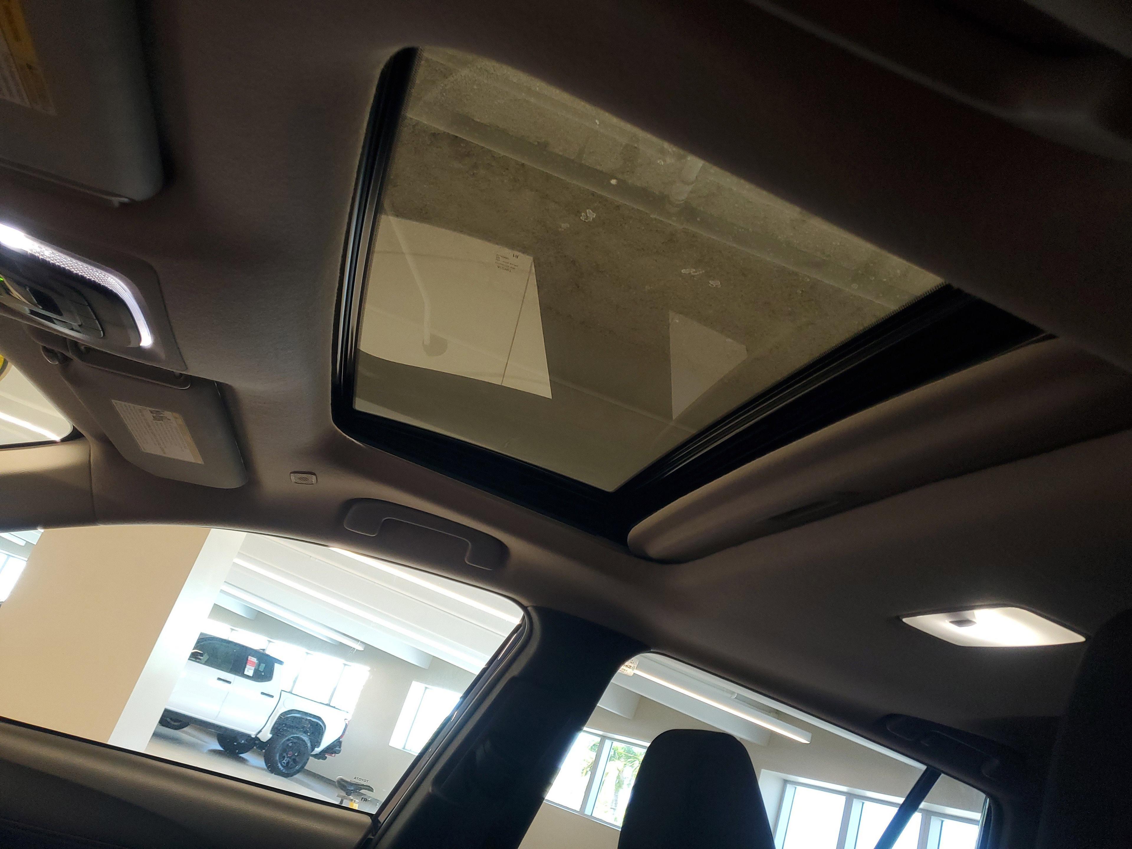 Toyota Corolla Cross Le Awd Suv | Miami, Fl - Thumbnail 19