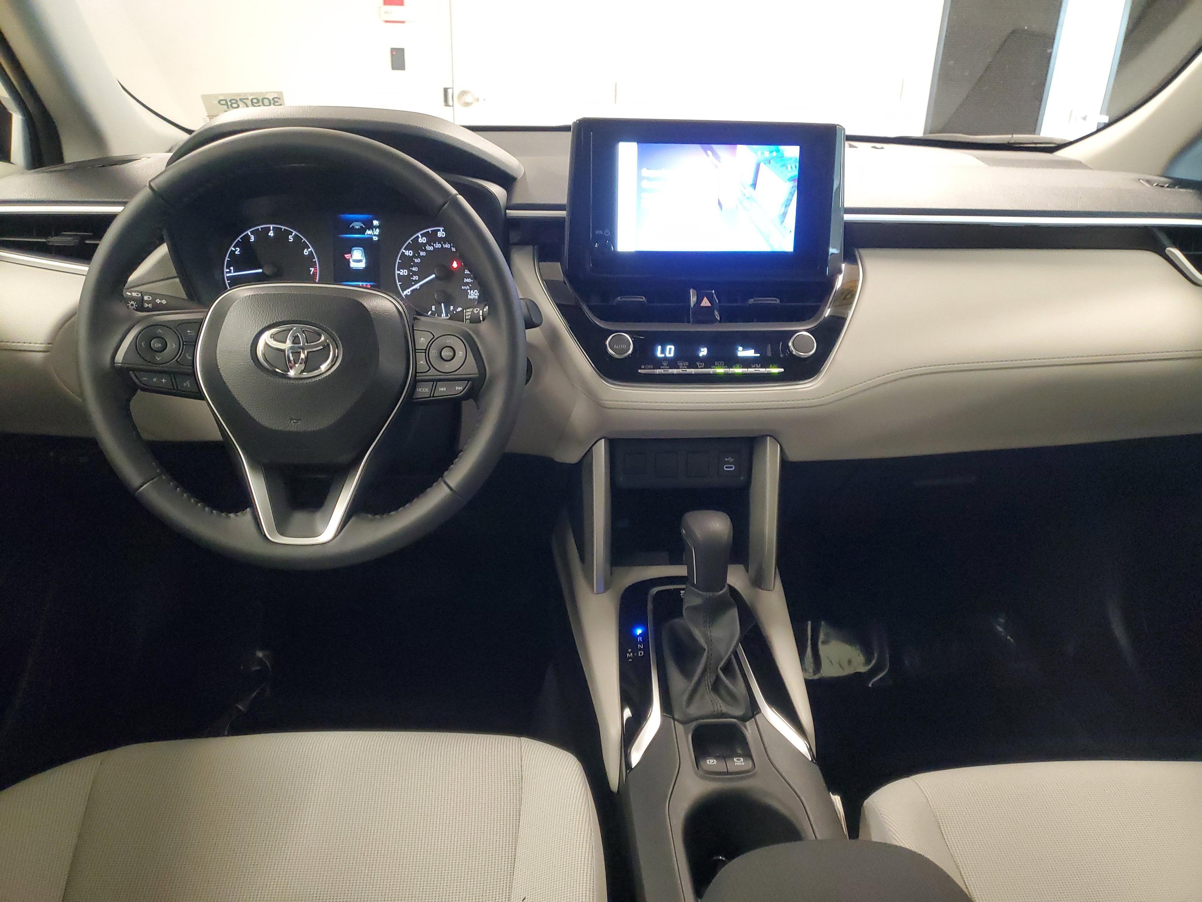 Toyota Corolla Cross Le Fwd Suv | Miami, Fl - Thumbnail 10