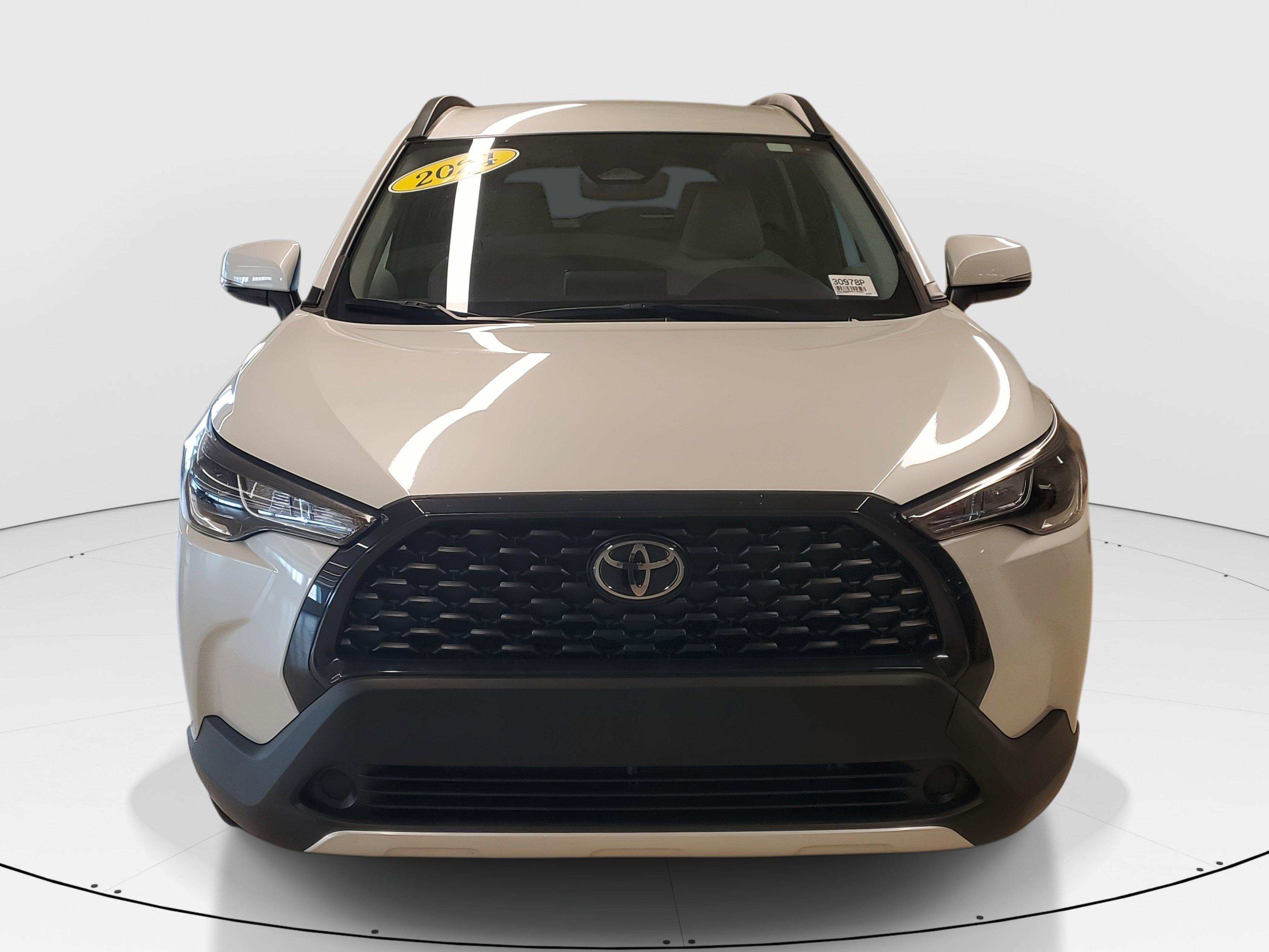 Toyota Corolla Cross Le Fwd Suv | Miami, Fl - Thumbnail 3