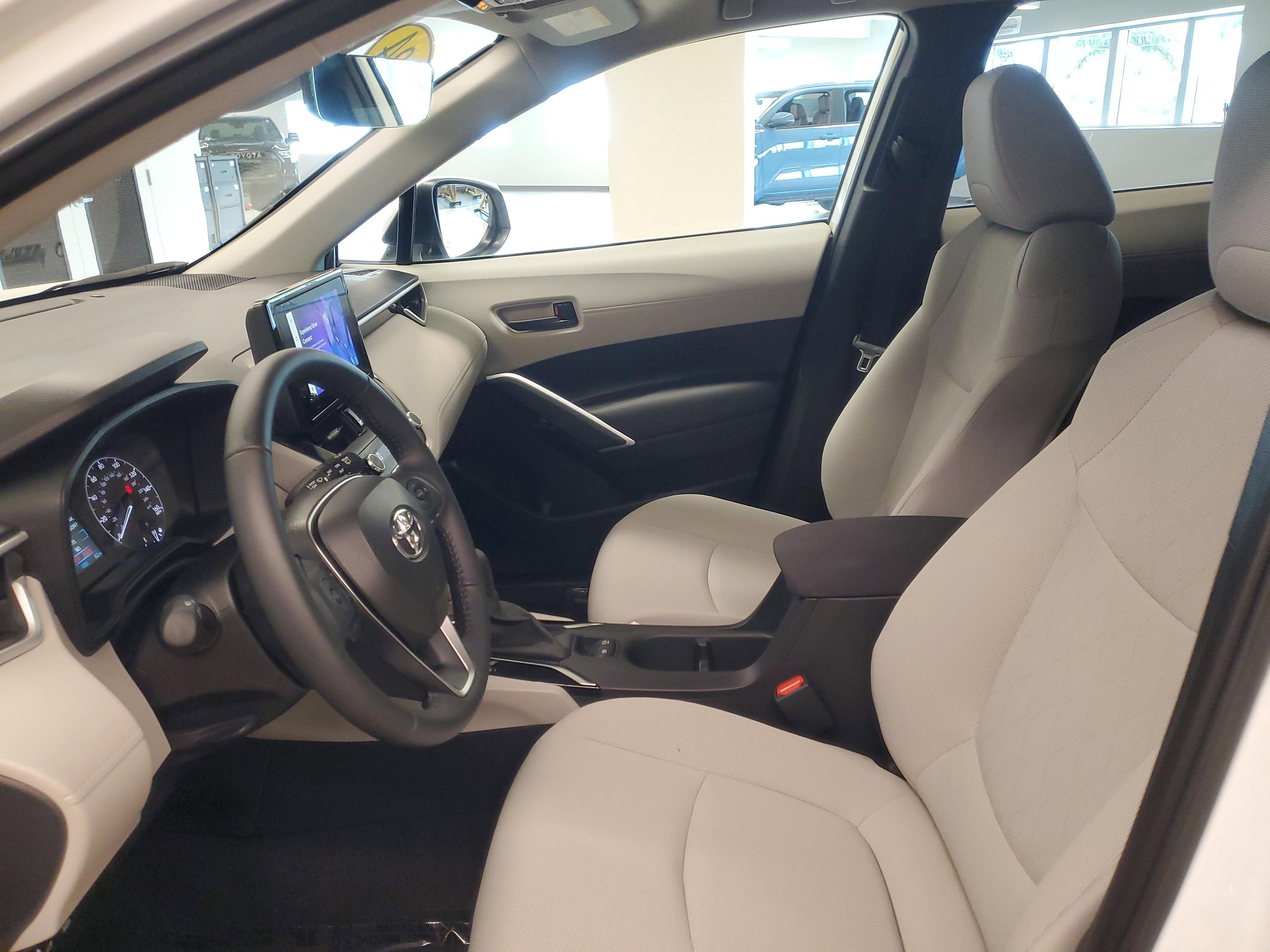 Toyota Corolla Cross Le Fwd Suv | Miami, Fl - Thumbnail 15