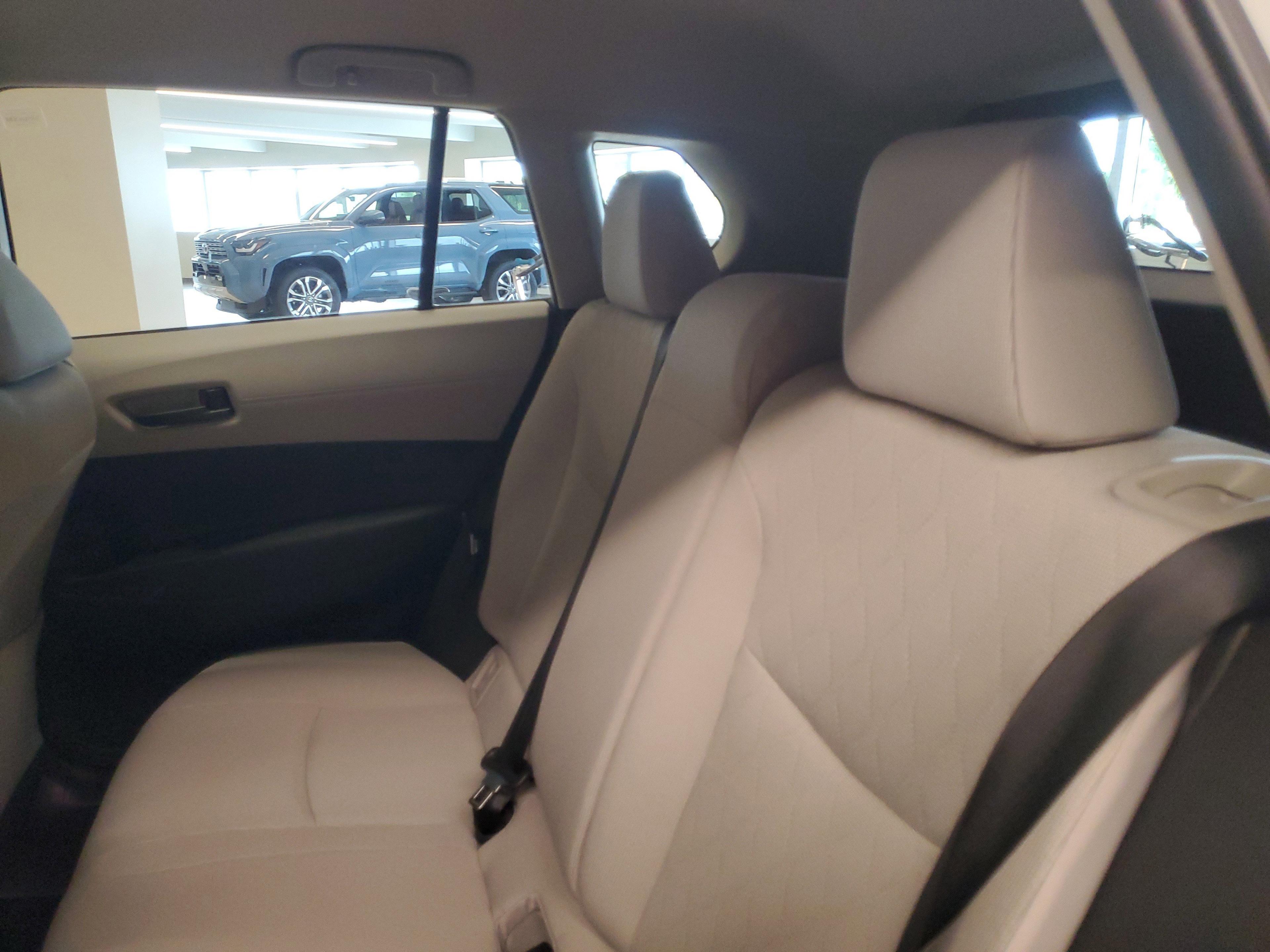 Toyota Corolla Cross Le Fwd Suv | Miami, Fl - Thumbnail 13