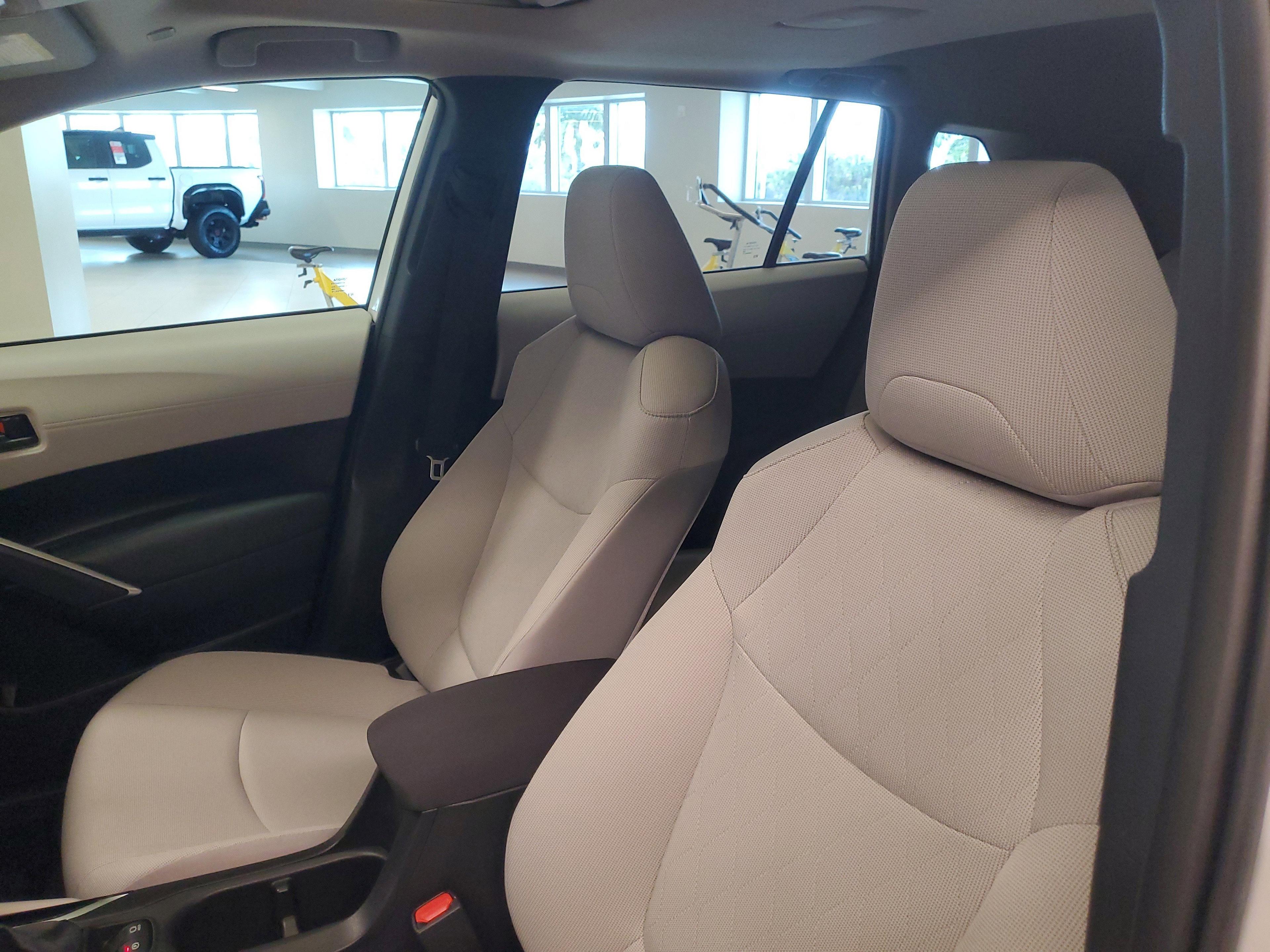 Toyota Corolla Cross Le Fwd - Thumbnail 17