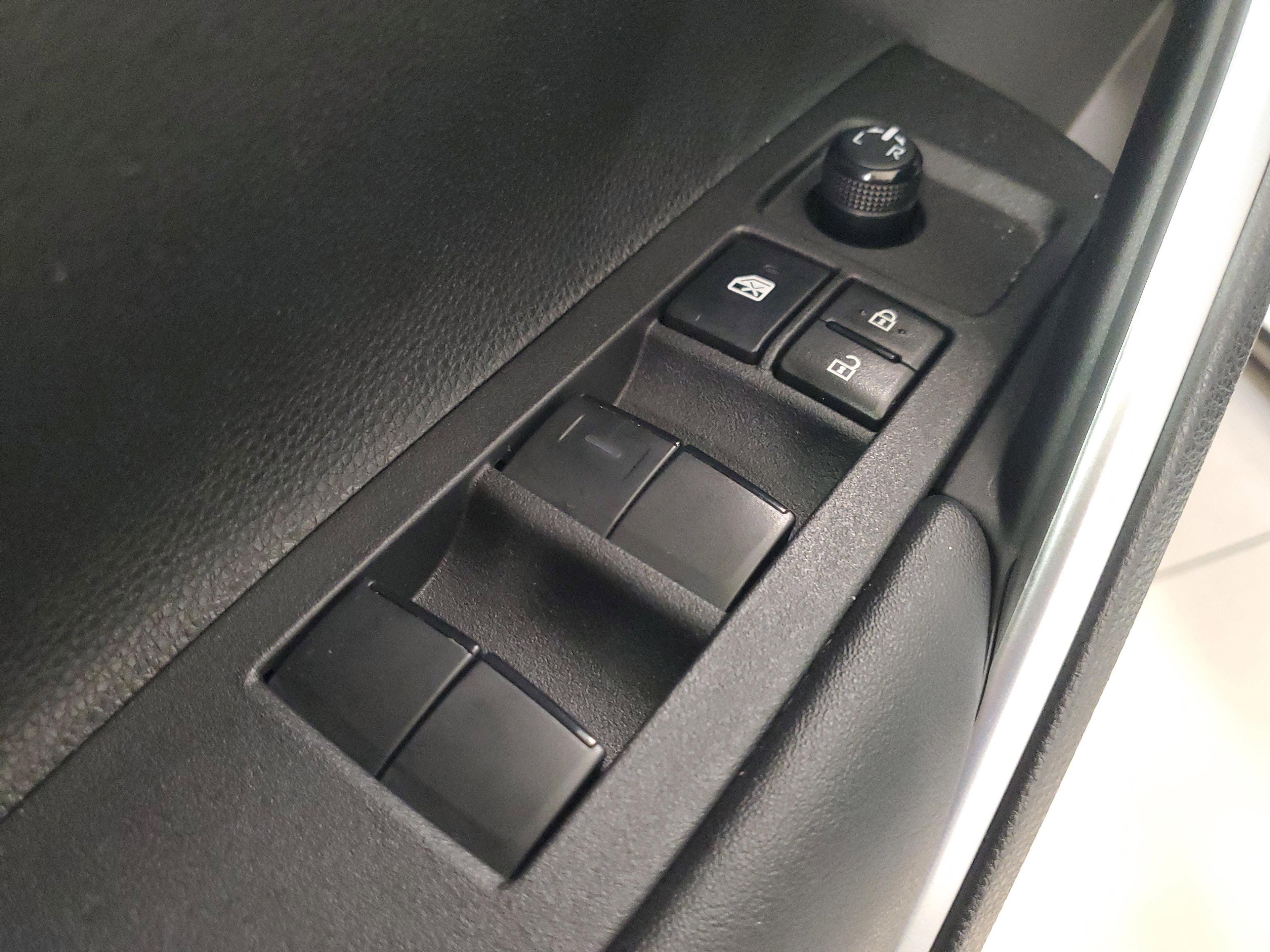 Toyota Corolla Cross Le Fwd - Thumbnail 19