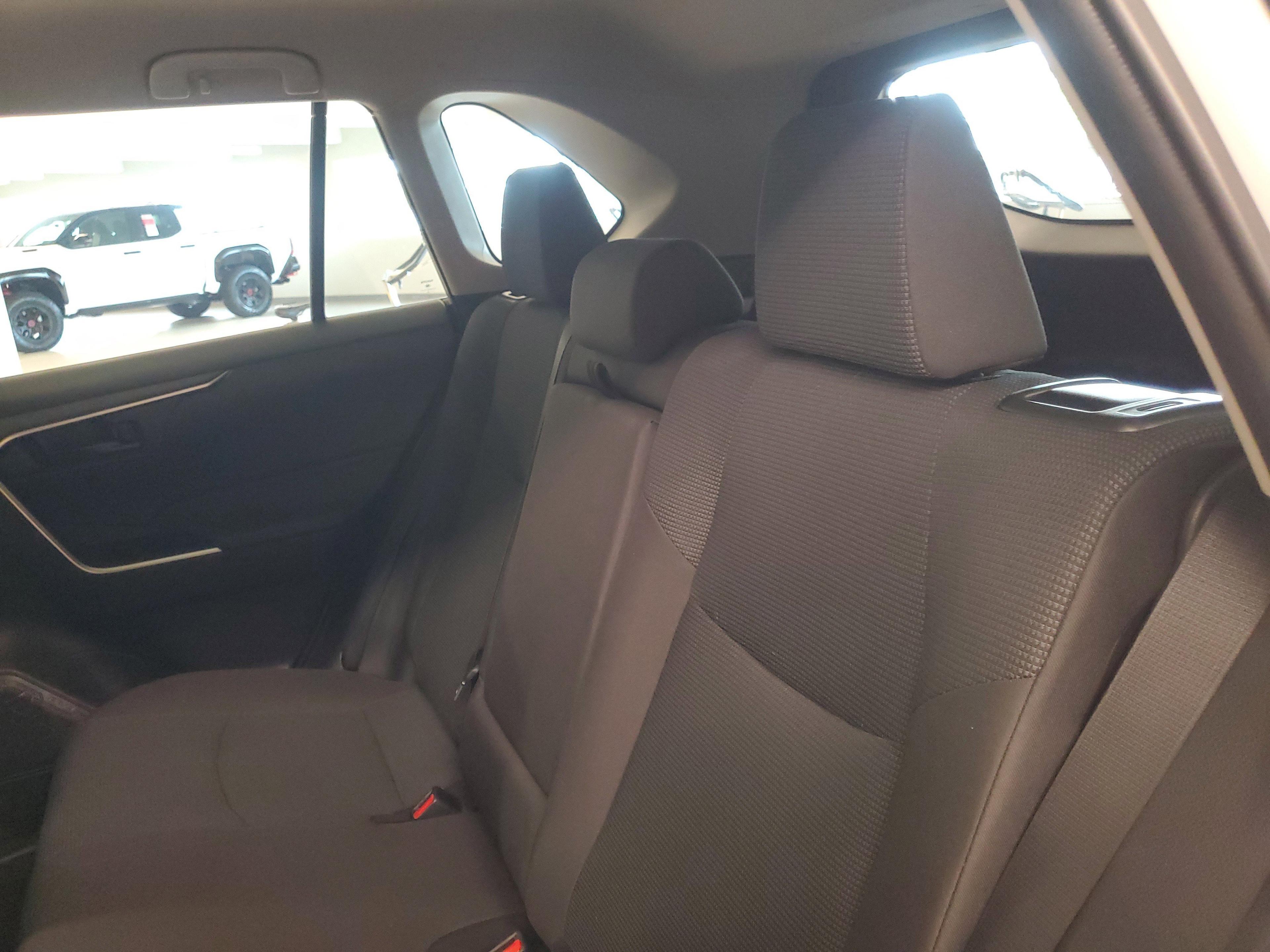 Toyota Rav4 Le Fwd - Thumbnail 13