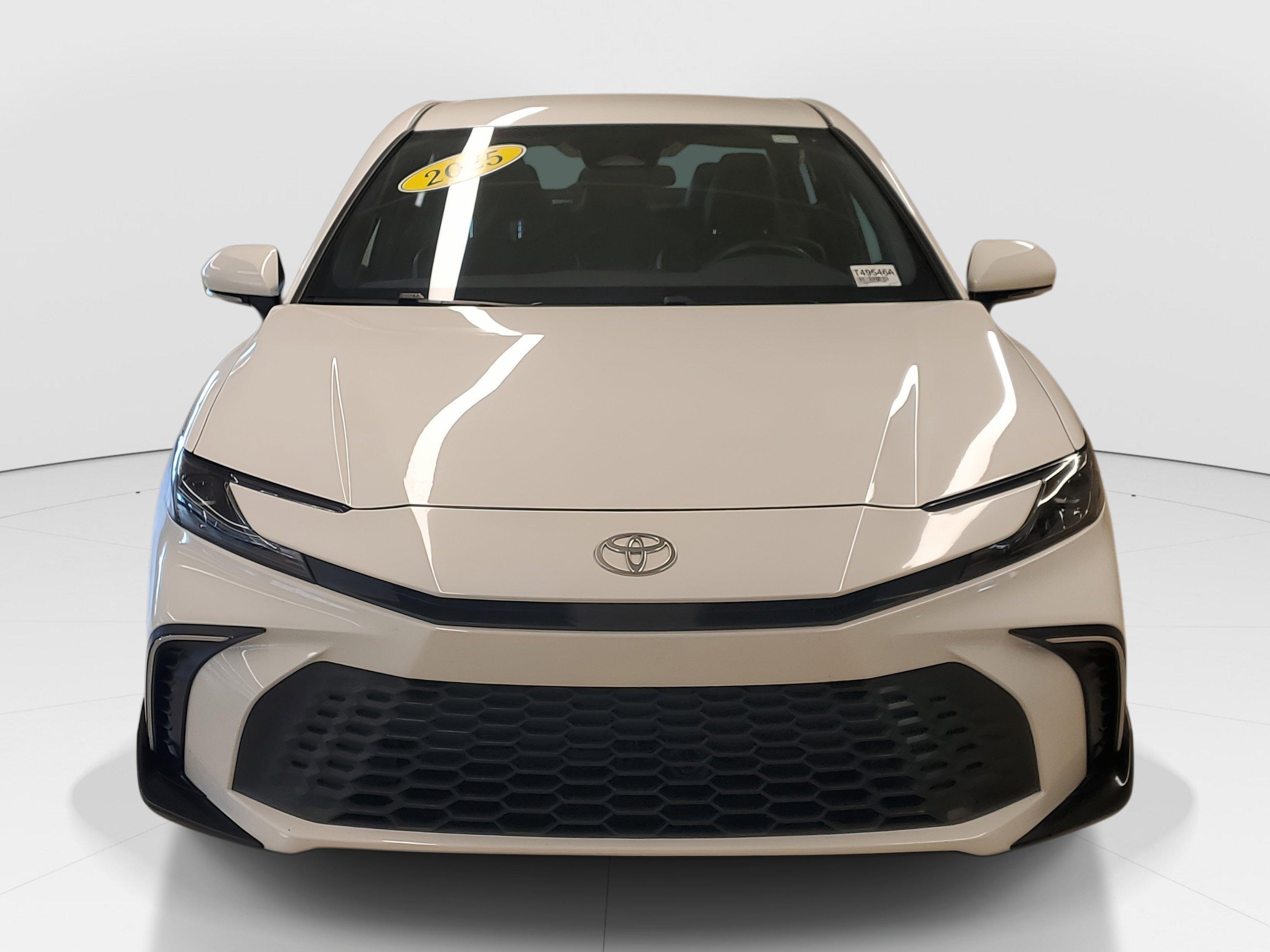 Toyota Camry Se Fwd - Thumbnail 3