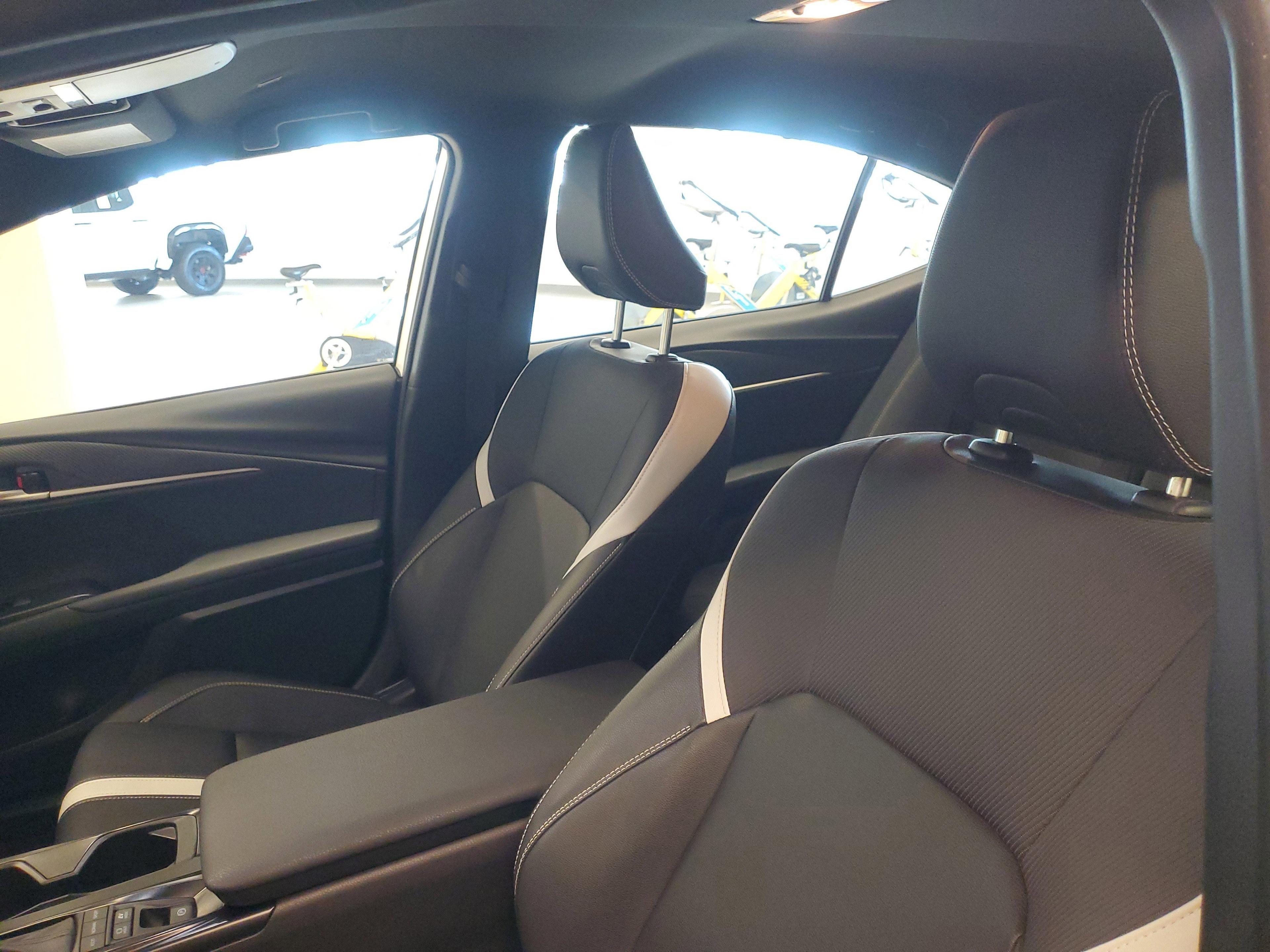 Toyota Camry Se Fwd - Thumbnail 17