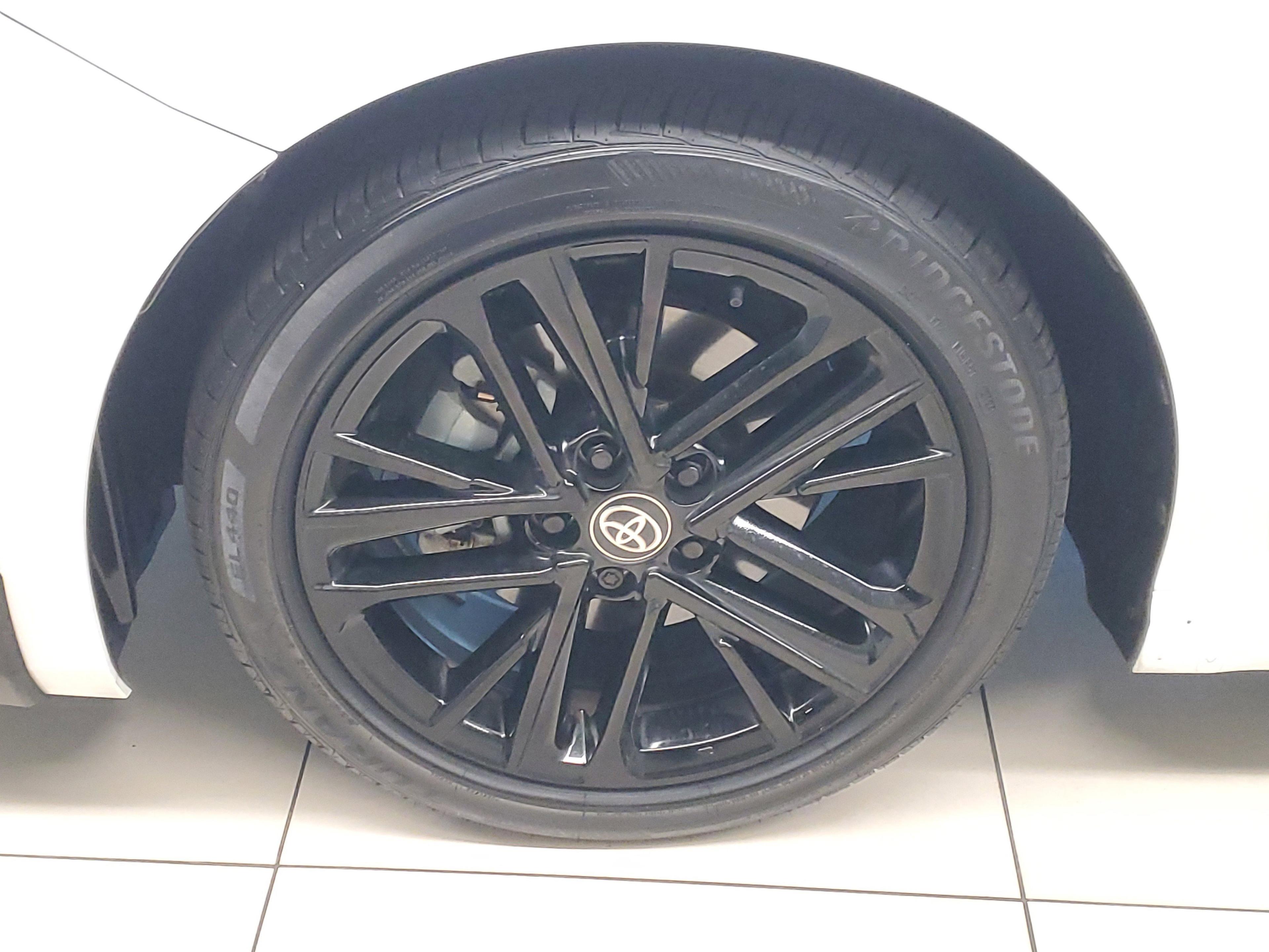 Toyota Camry Se Fwd - Thumbnail 5