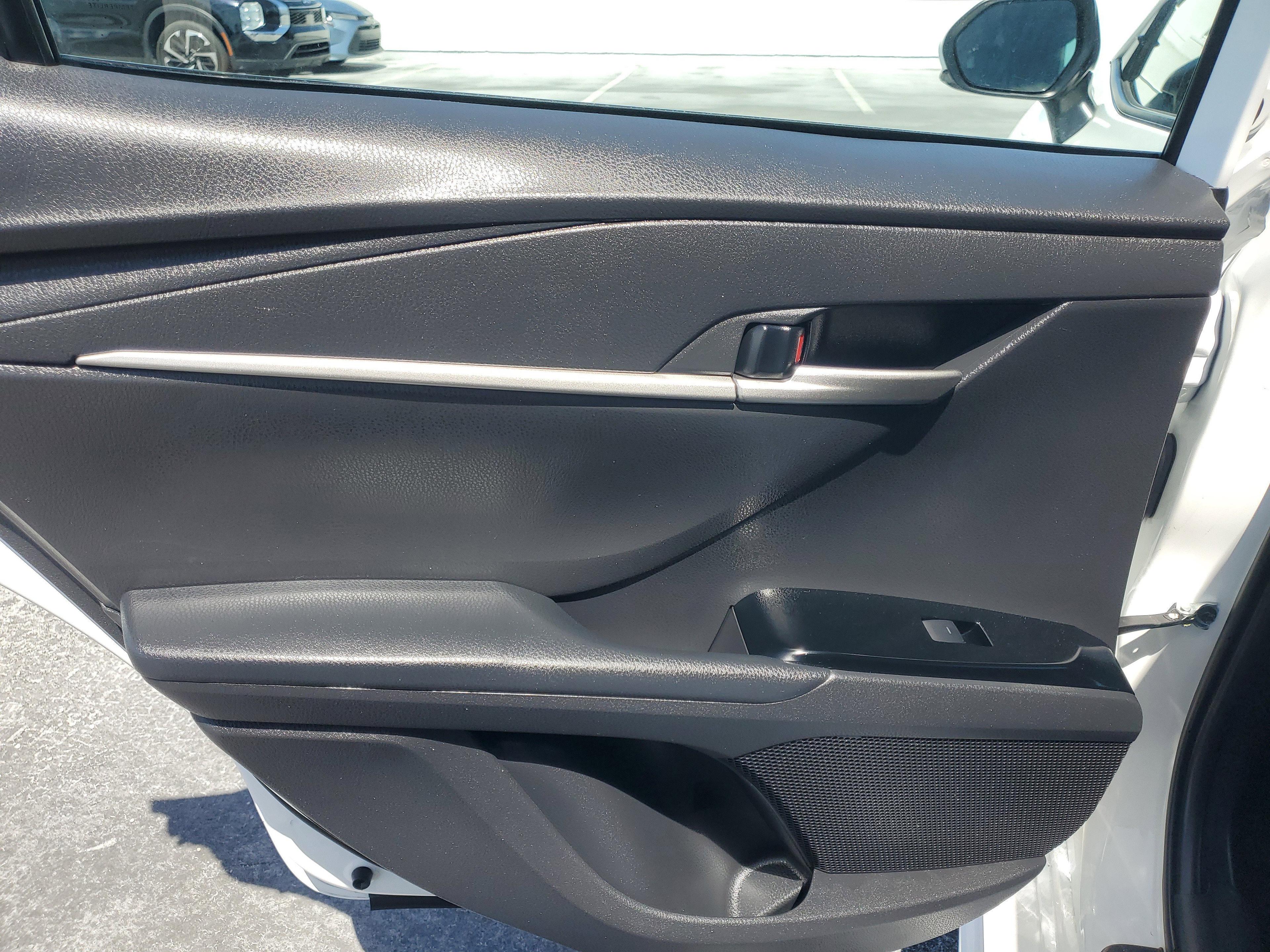 Toyota Camry Se Fwd Sedan | Miami, Fl - Thumbnail 14