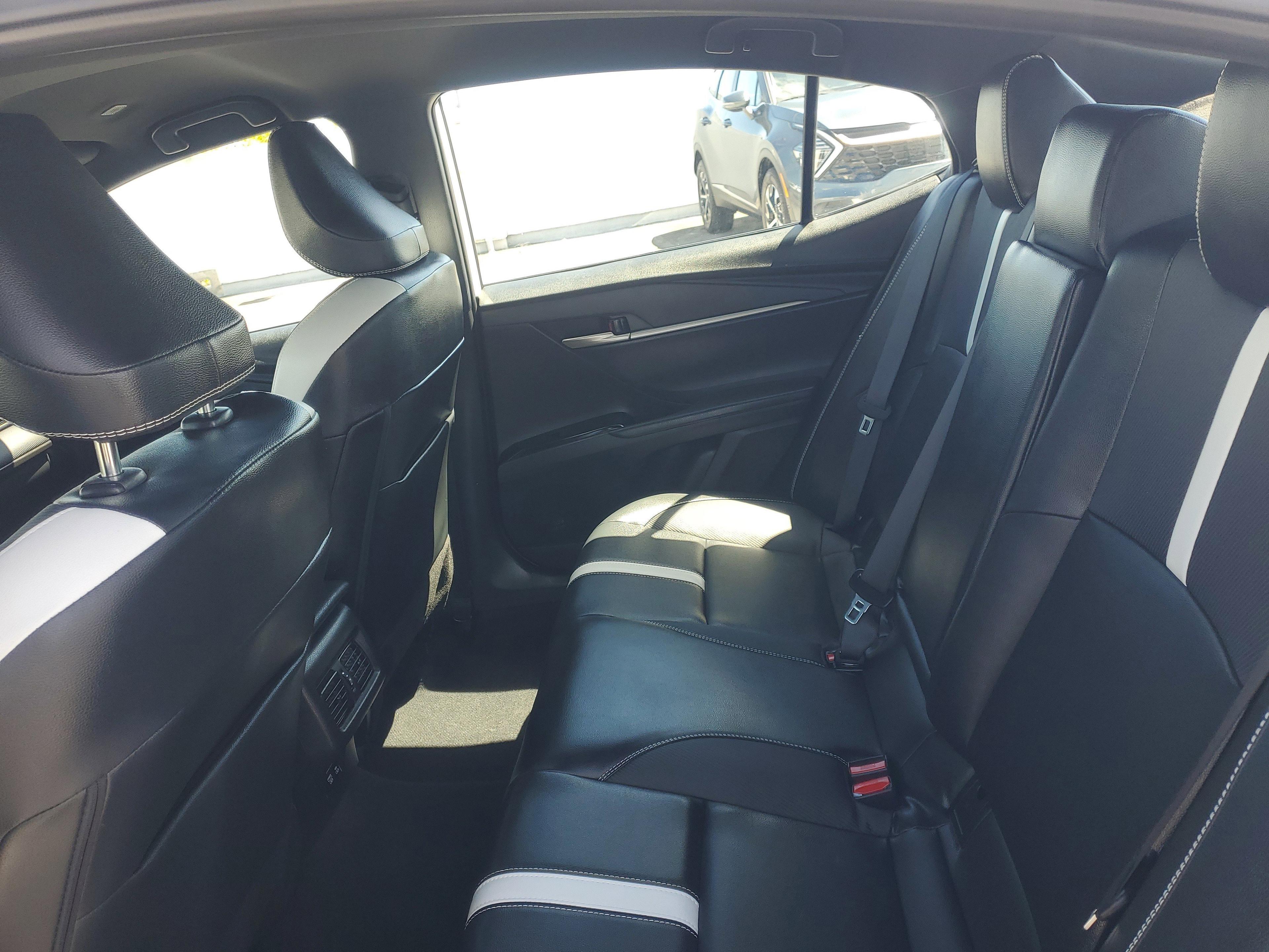 Toyota Camry Se Fwd Sedan | Miami, Fl - Thumbnail 11