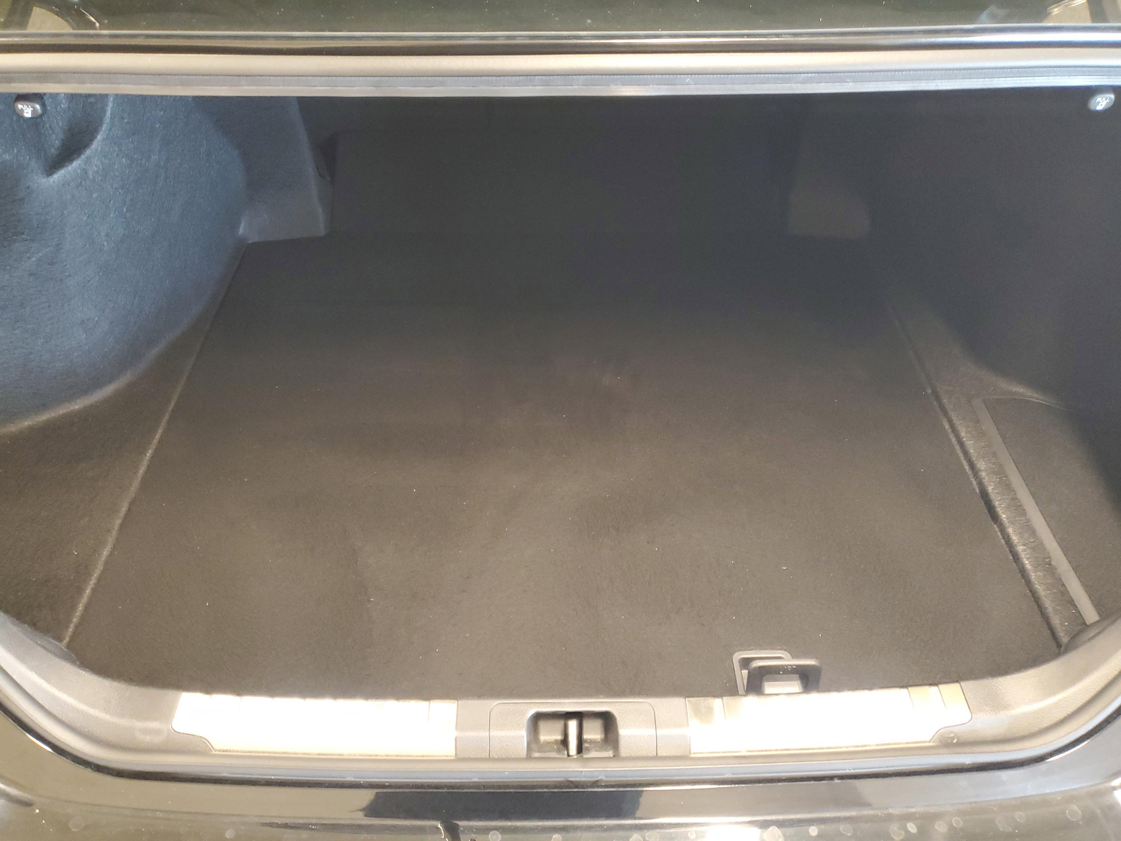 Toyota Camry Se Fwd - Thumbnail 9