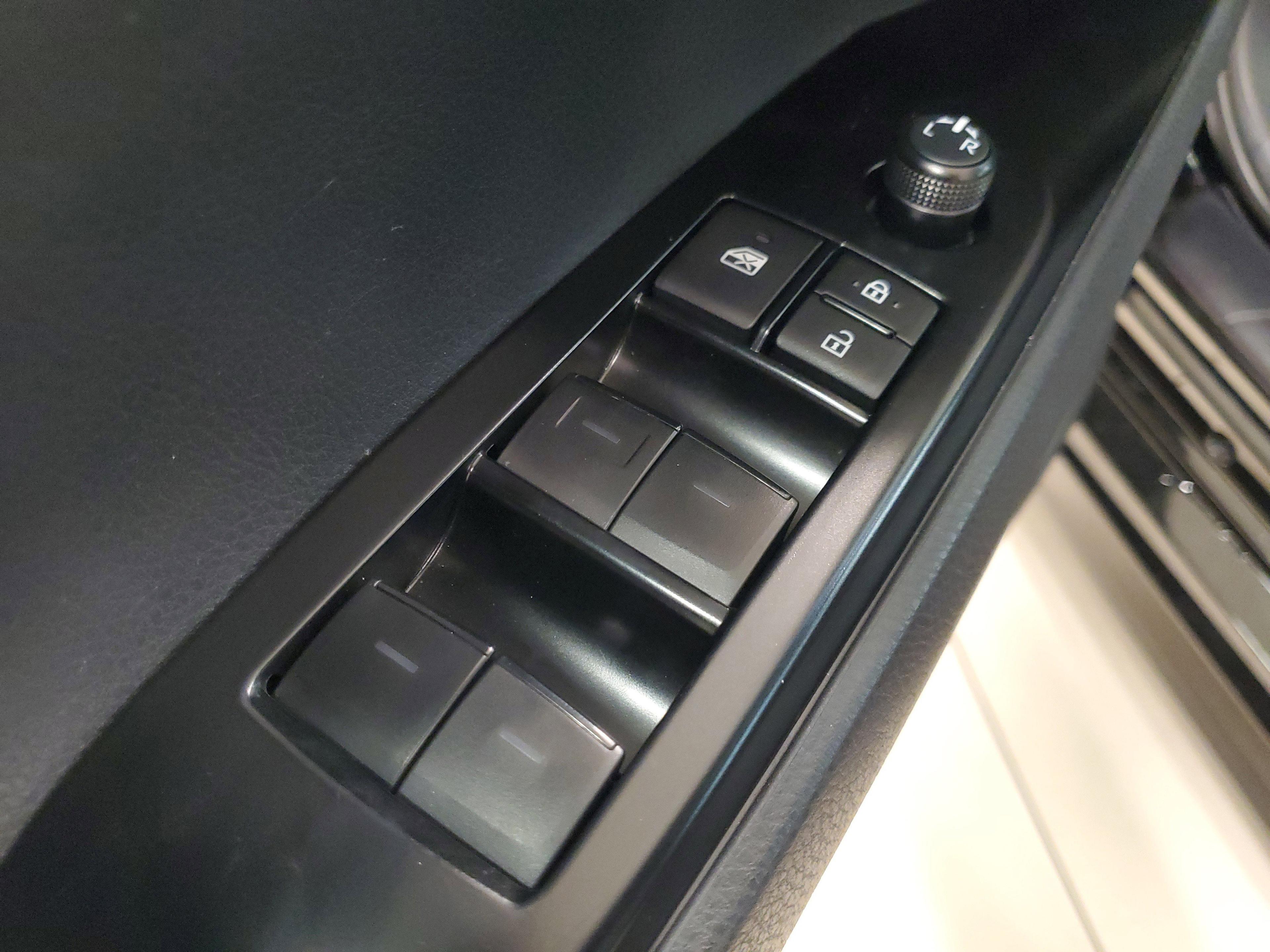 Toyota Camry Se Fwd - Thumbnail 20