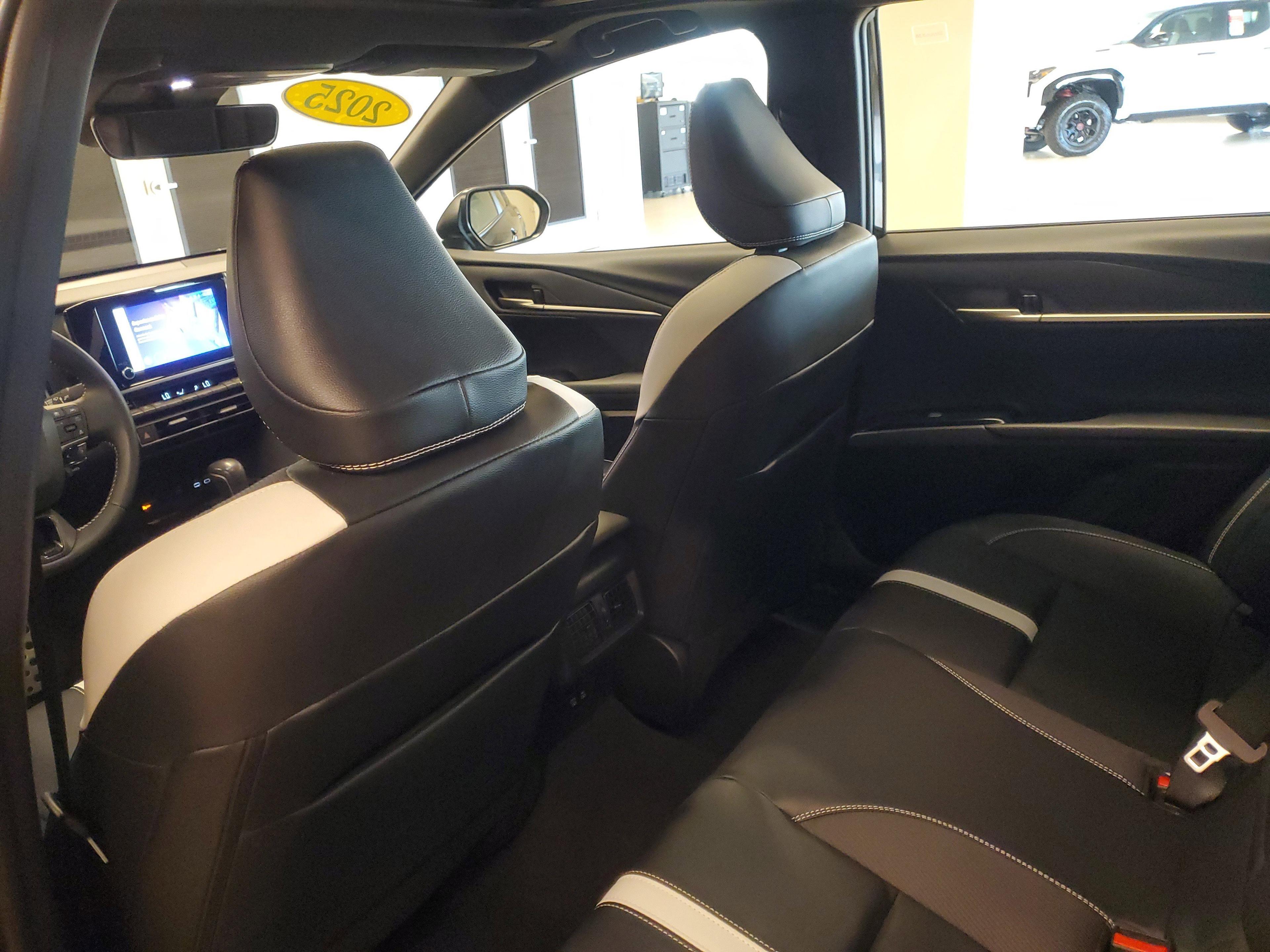 Toyota Camry Se Fwd - Thumbnail 12