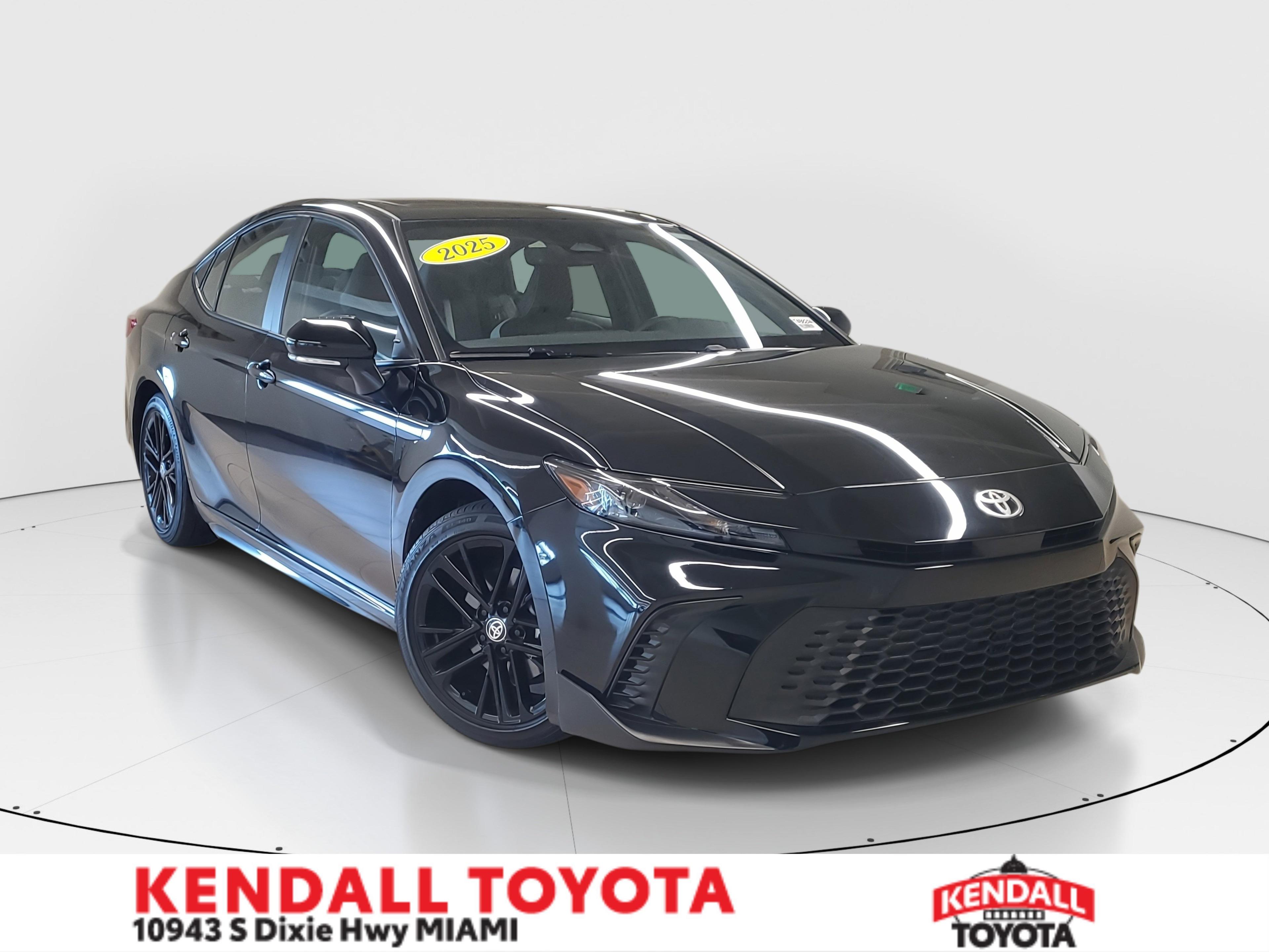 Toyota Camry Se Fwd - Thumbnail 2