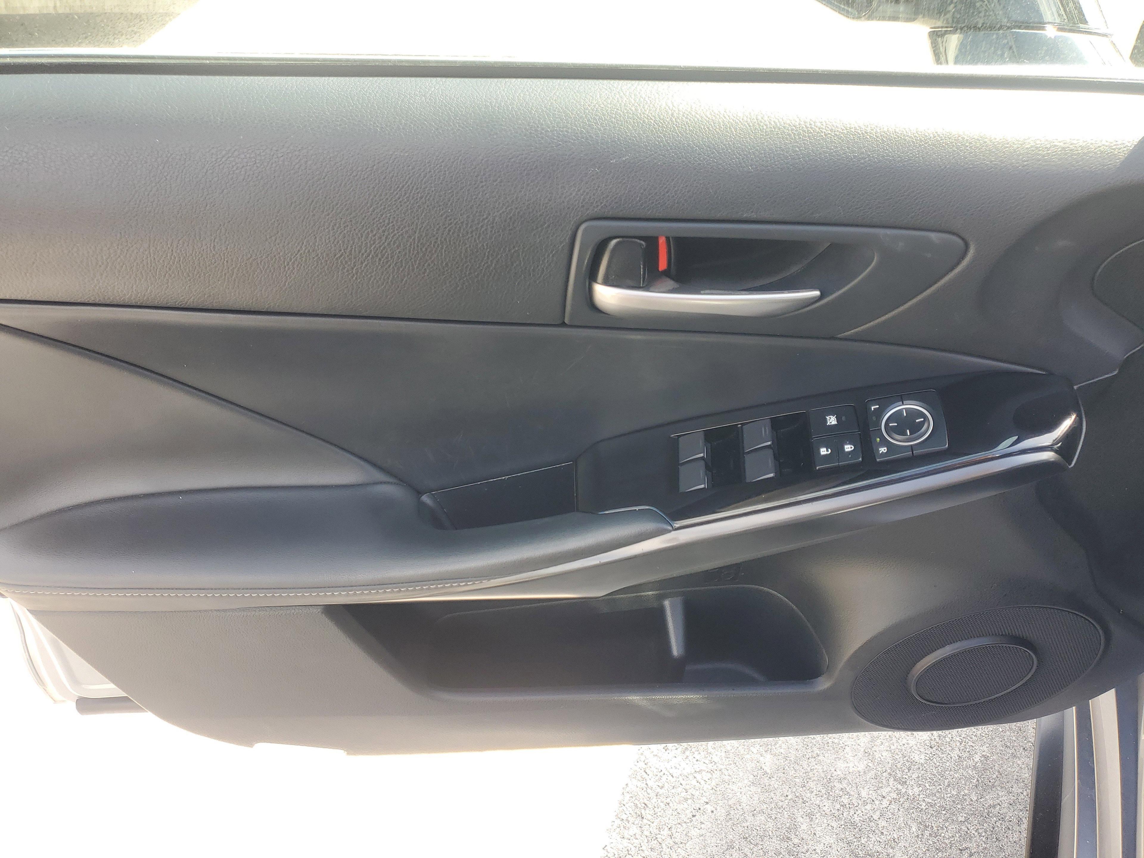 Lexus Is 300 Rwd - Thumbnail 19