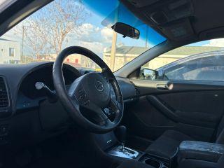 Nissan Altima - Thumbnail 6