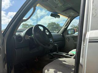 Jeep Liberty - Thumbnail 6